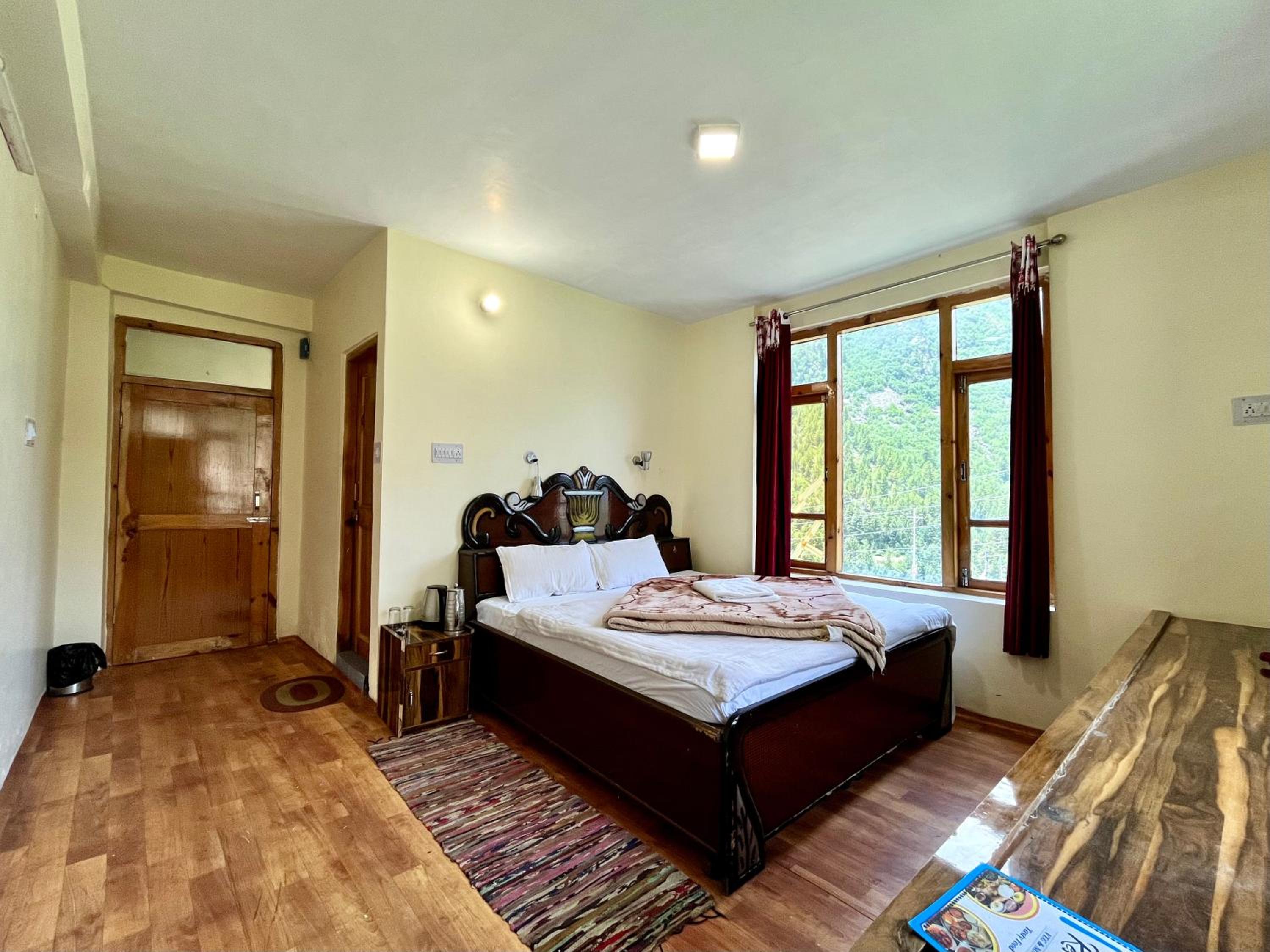 Deluxe Double Room With Balcony photo 3