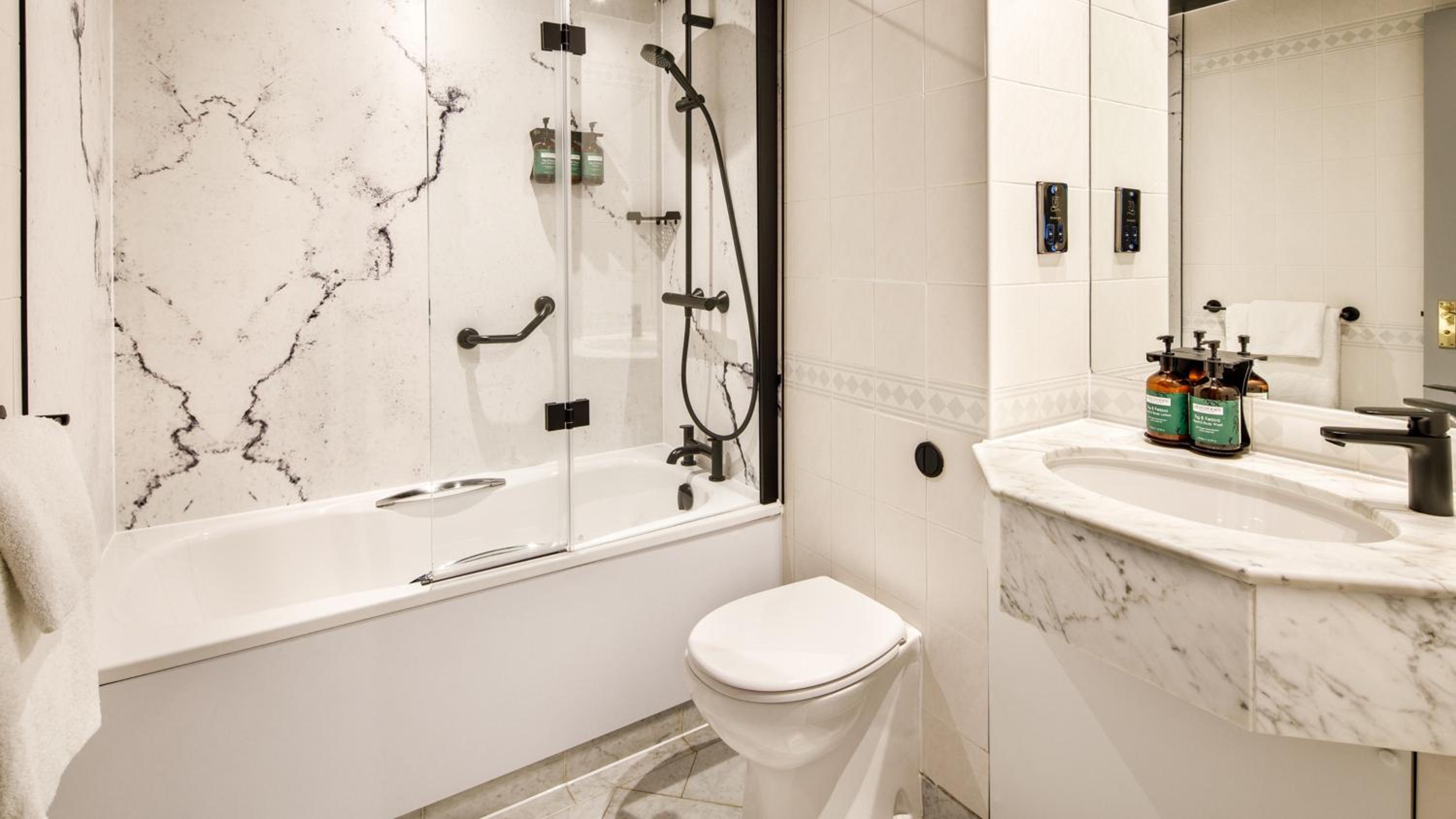 Premium Room - Photo 9
