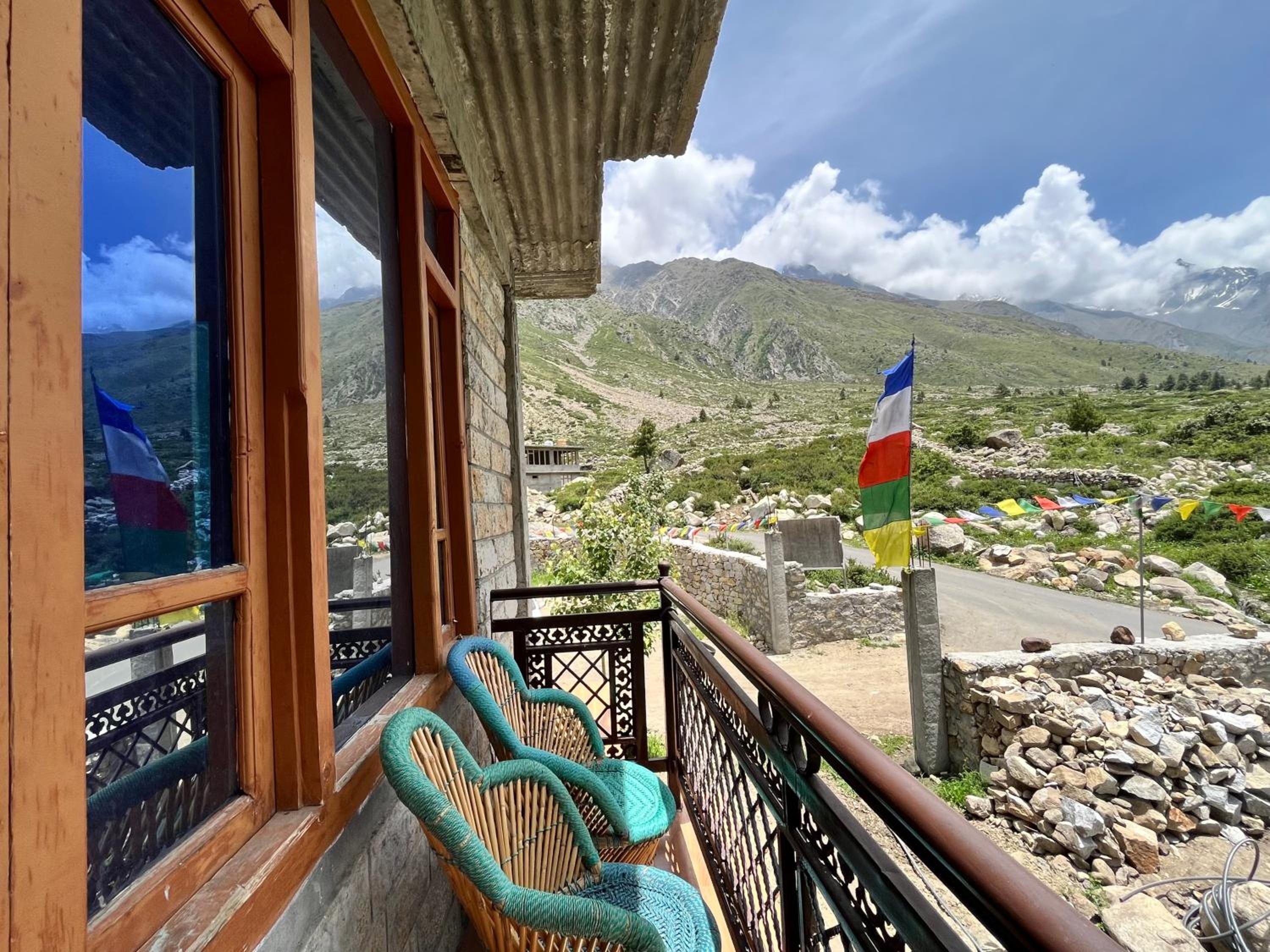 Family Room With Balcony photo 2
