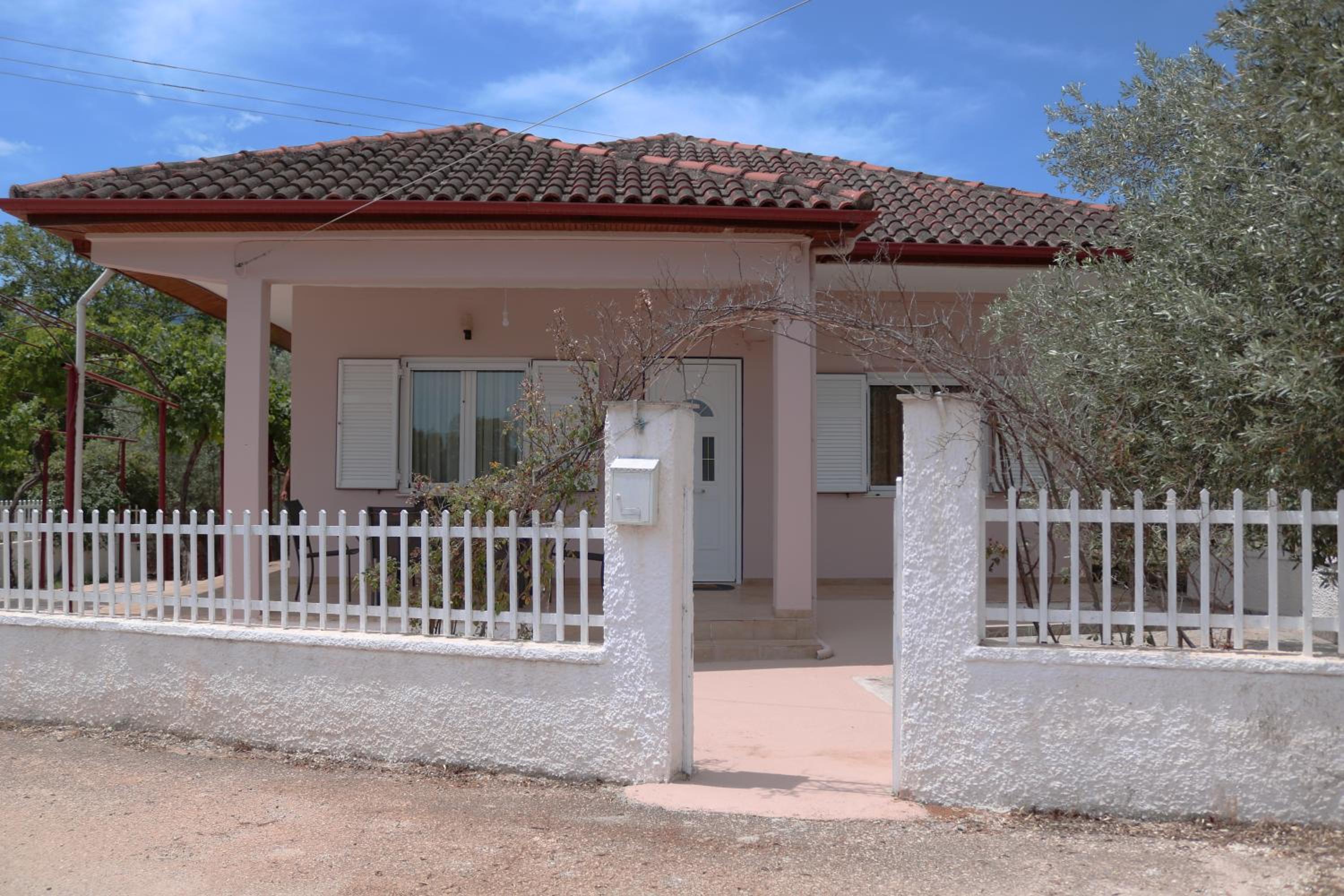 Three-Bedroom Vacation Home  photo 2