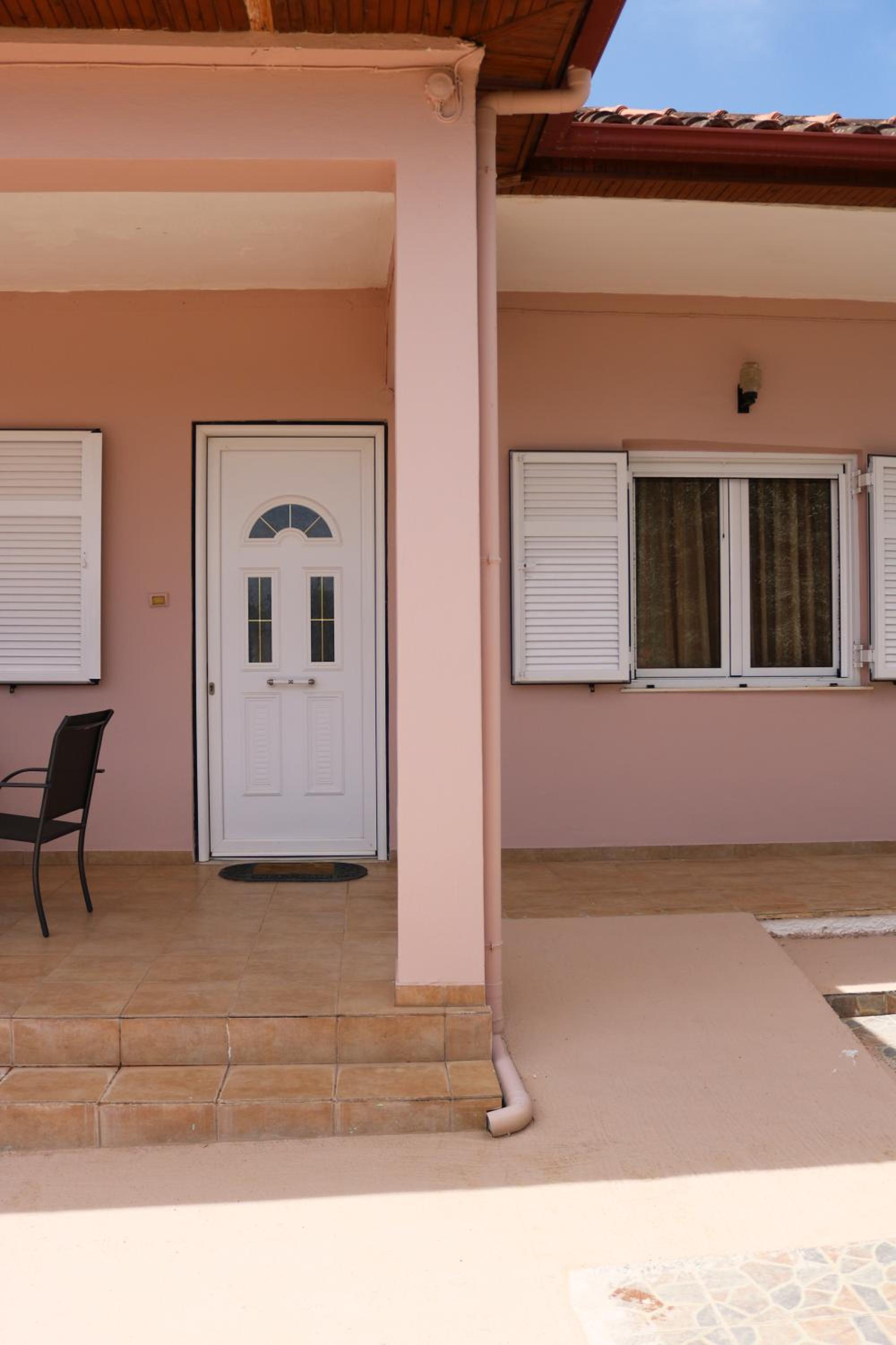 Three-Bedroom Vacation Home  photo 3