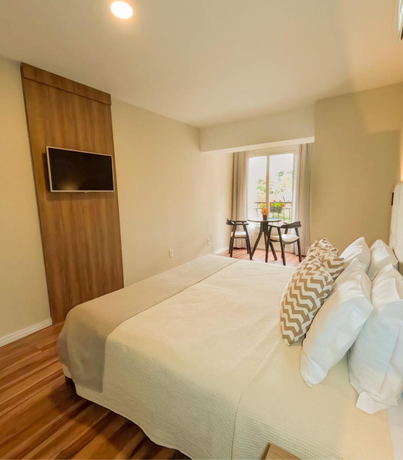 Deluxe Double or Twin Room photo 2