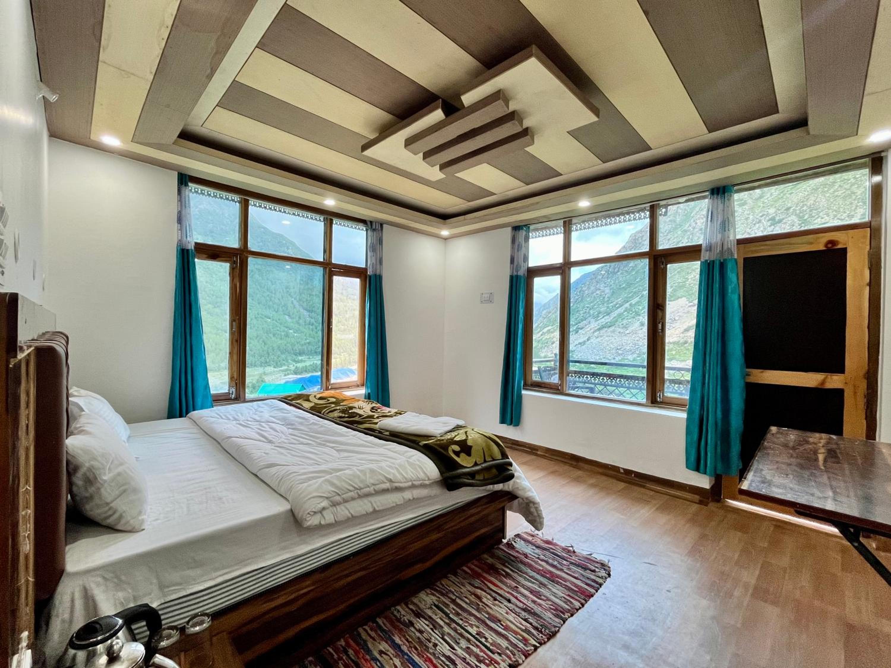 Deluxe Double Room With Balcony photo 2