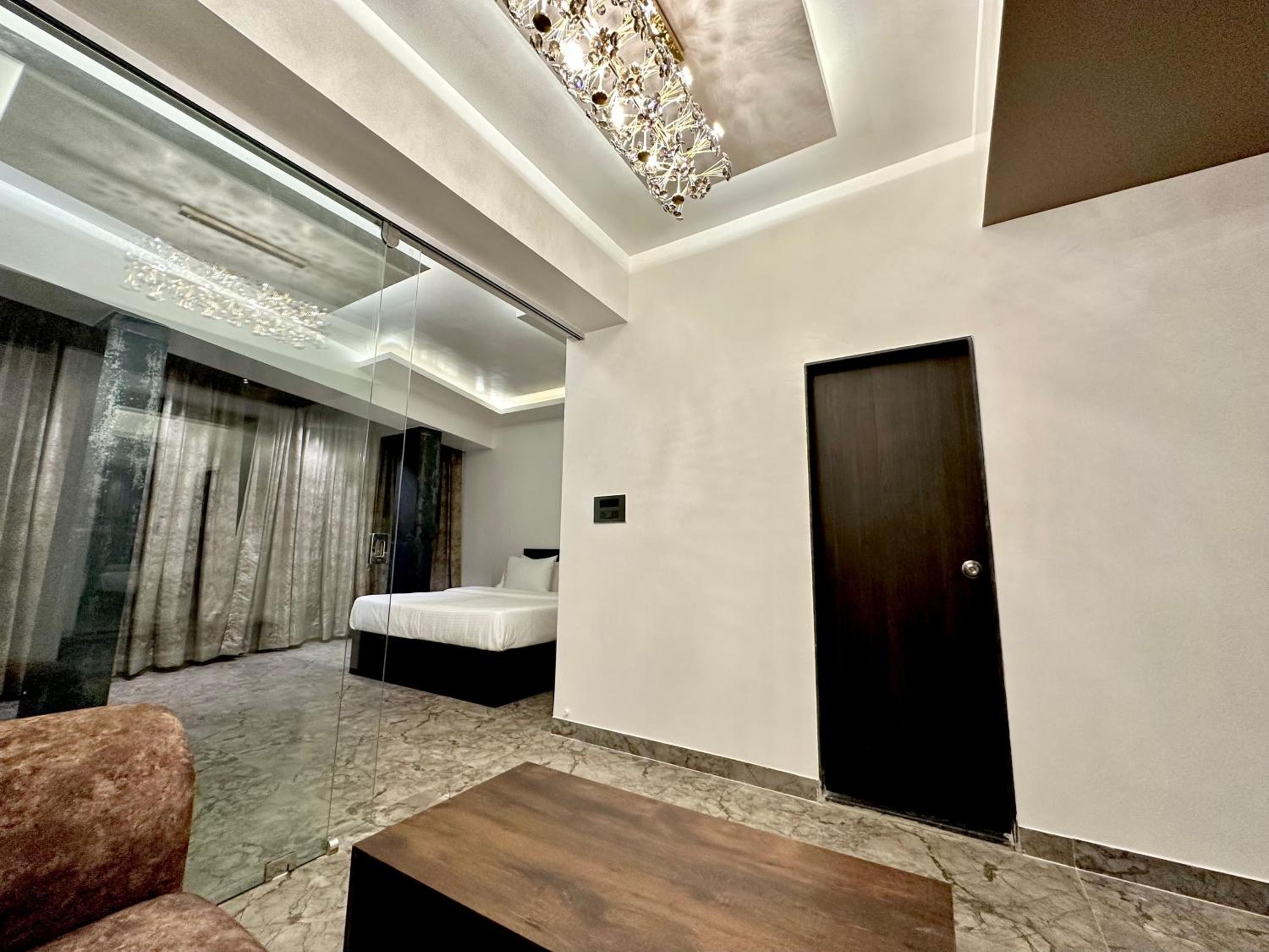 King Suite with Spa Bath photo 3