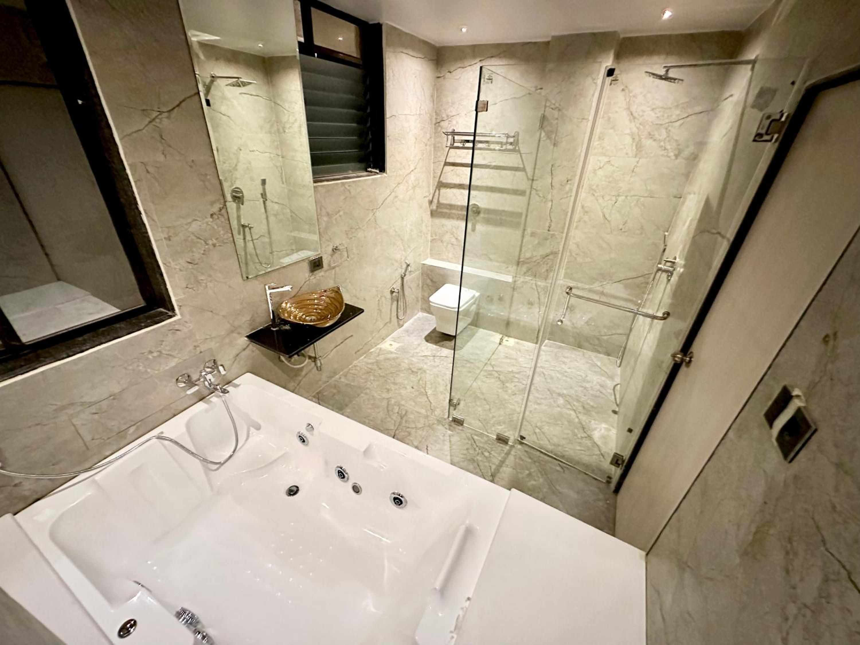 King Suite with Spa Bath photo 2