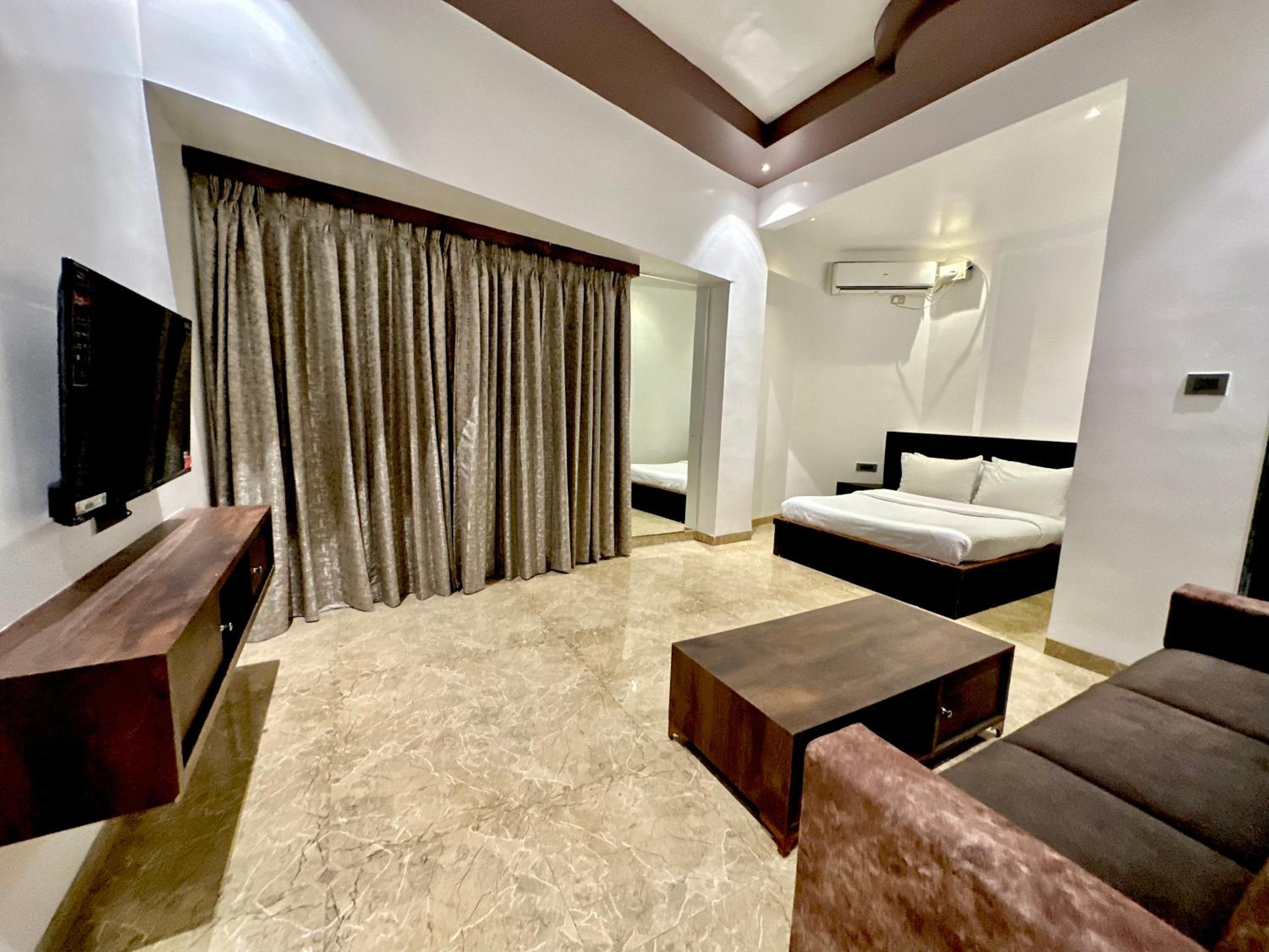 Superior King Room photo 3