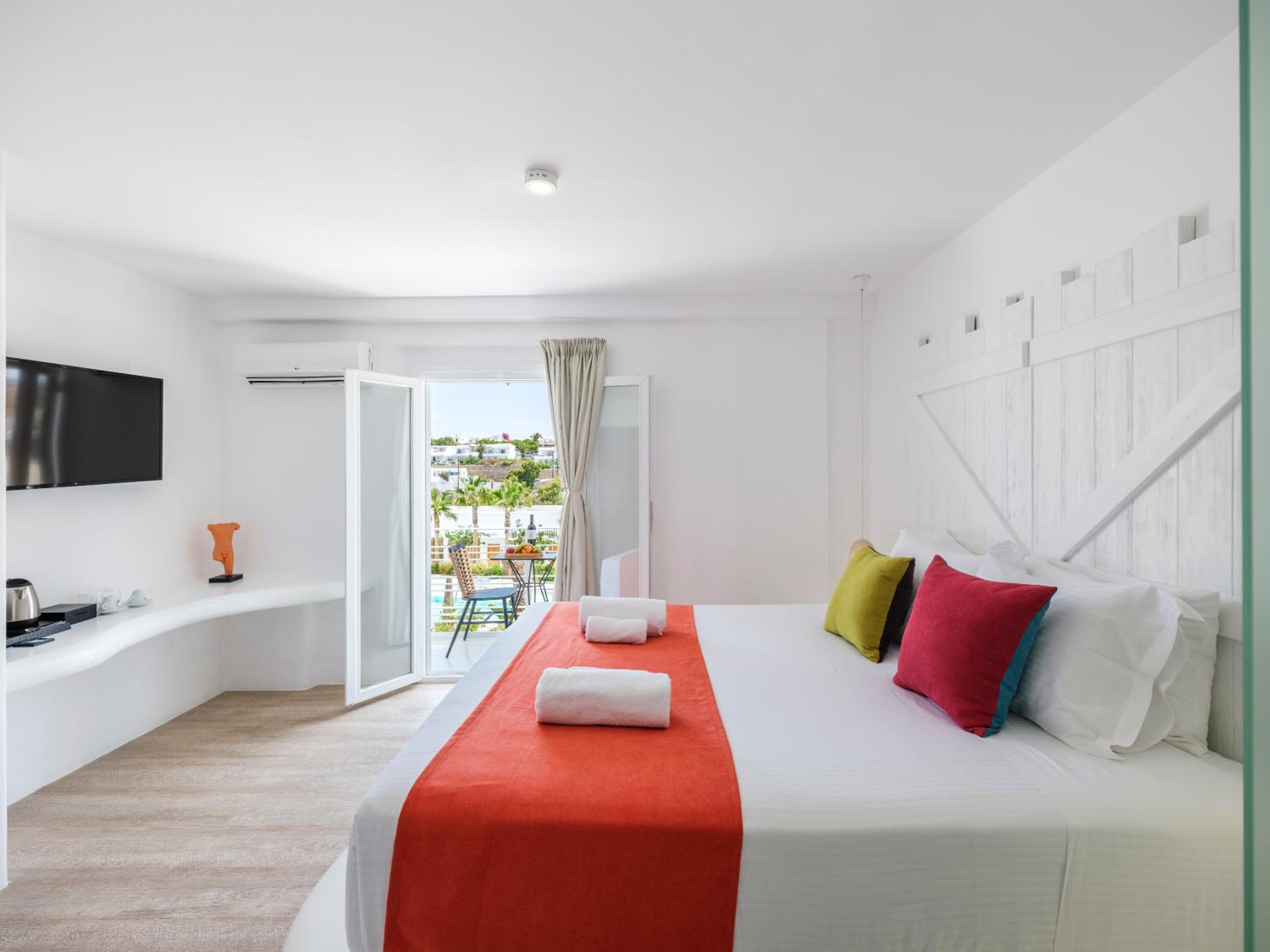 Double Room with Pool View photo 3