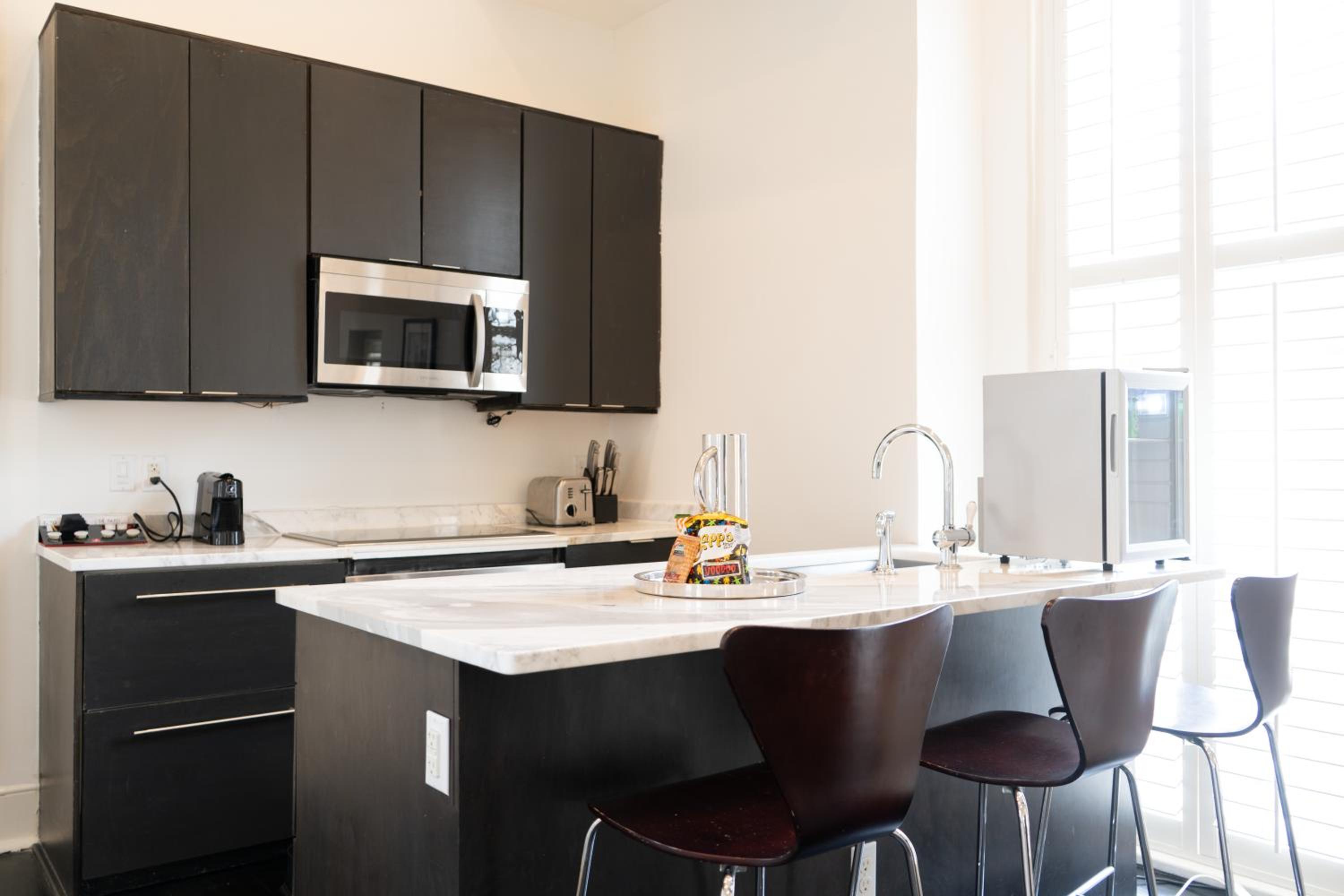 One Bedroom Studio Suite with Kitchen - Photo 3