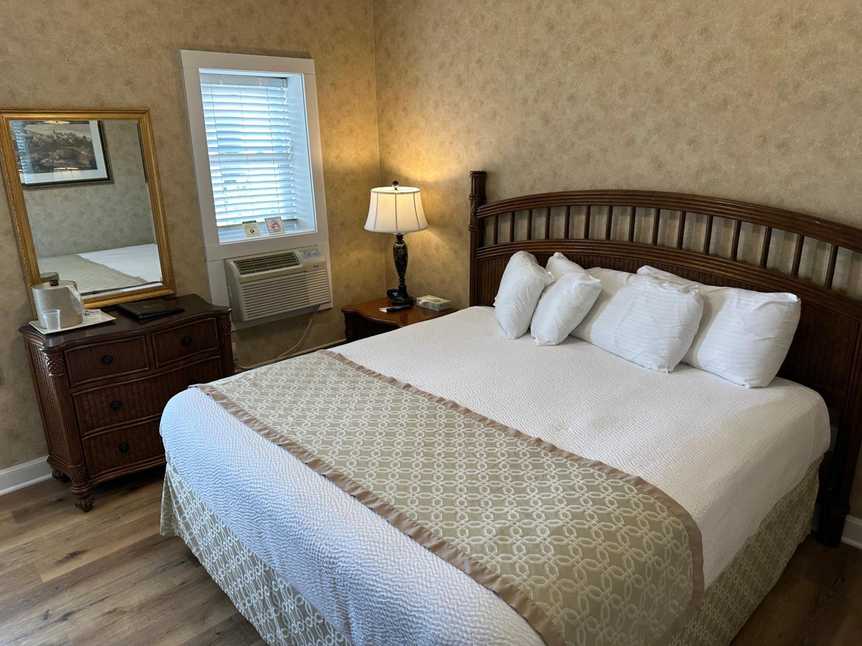 Deluxe King Suite