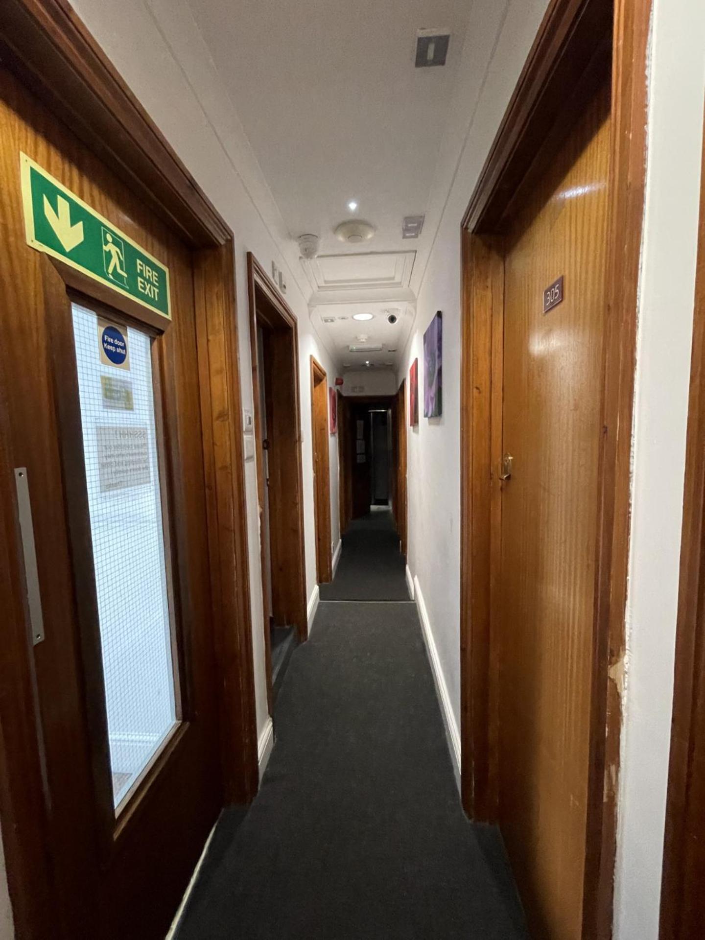 Basic Twin Room – Shared Bathroom Facilities photo 1