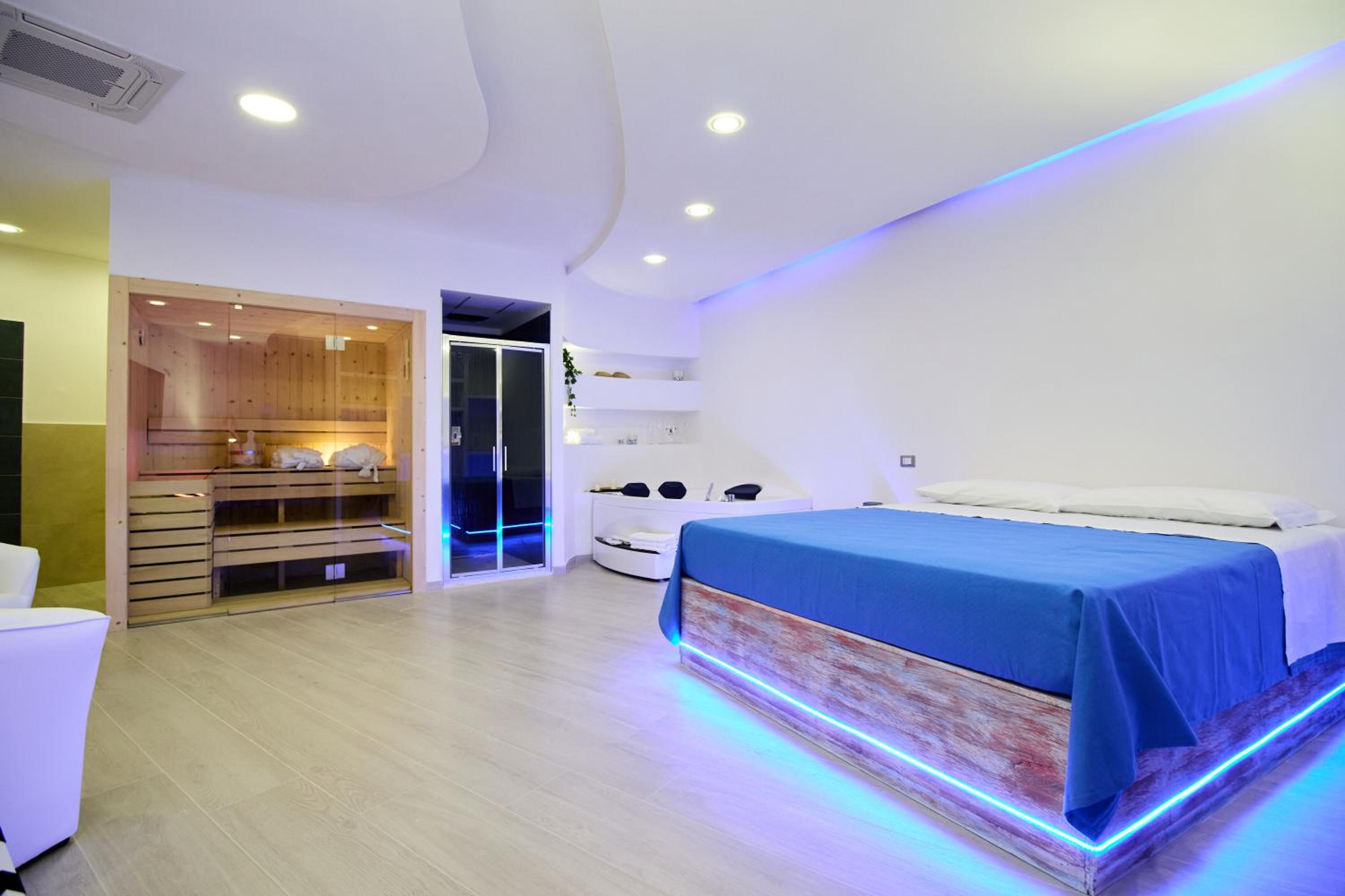 Queen Room with Spa Bath photo 1