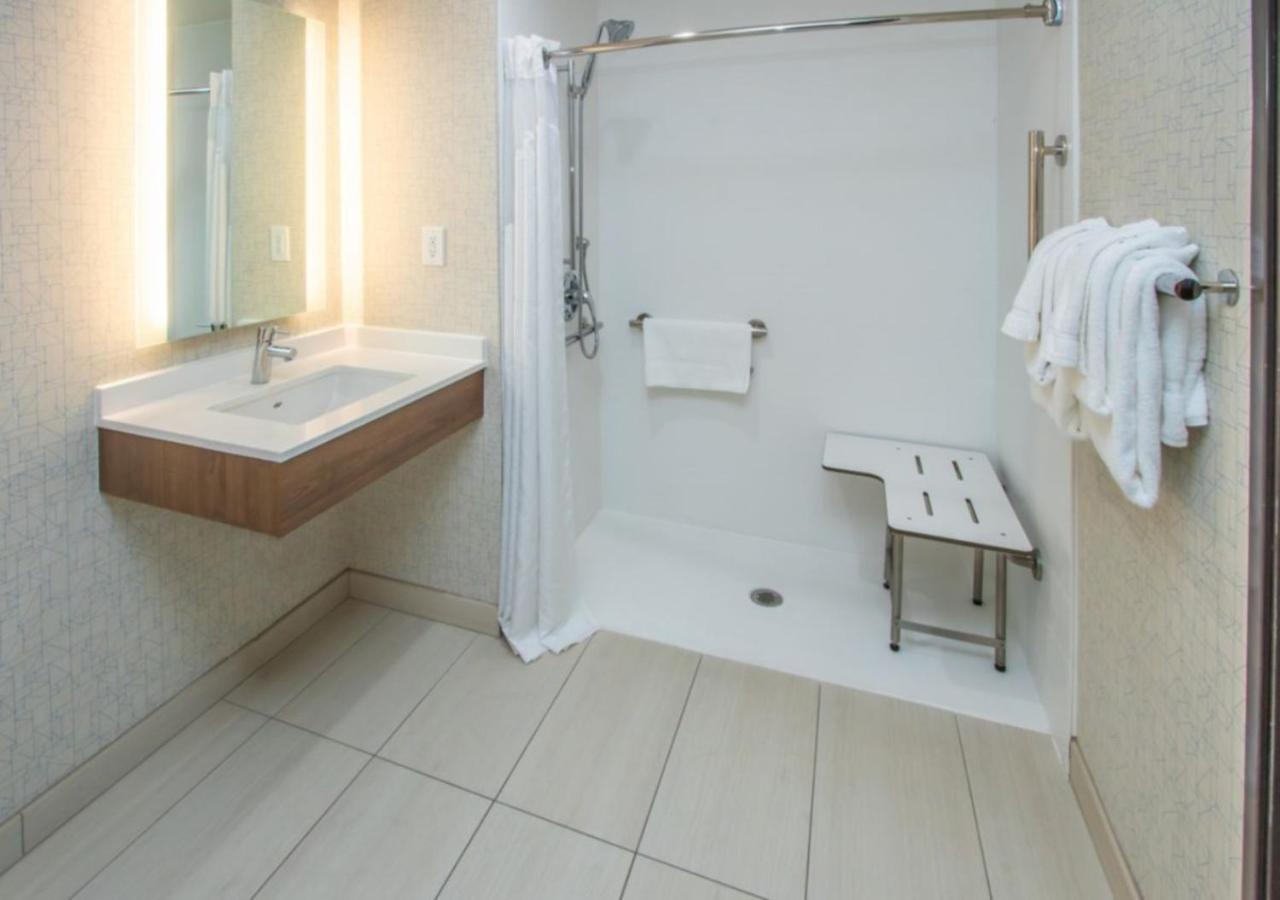 Queen Room with Two Queen Beds - Disability Access Hearing Accessible - Roll-In Shower - Photo 4