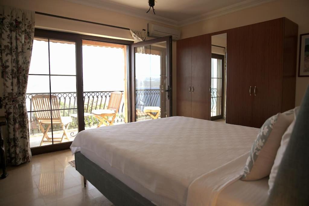 Three-Bedroom Villa photo 2