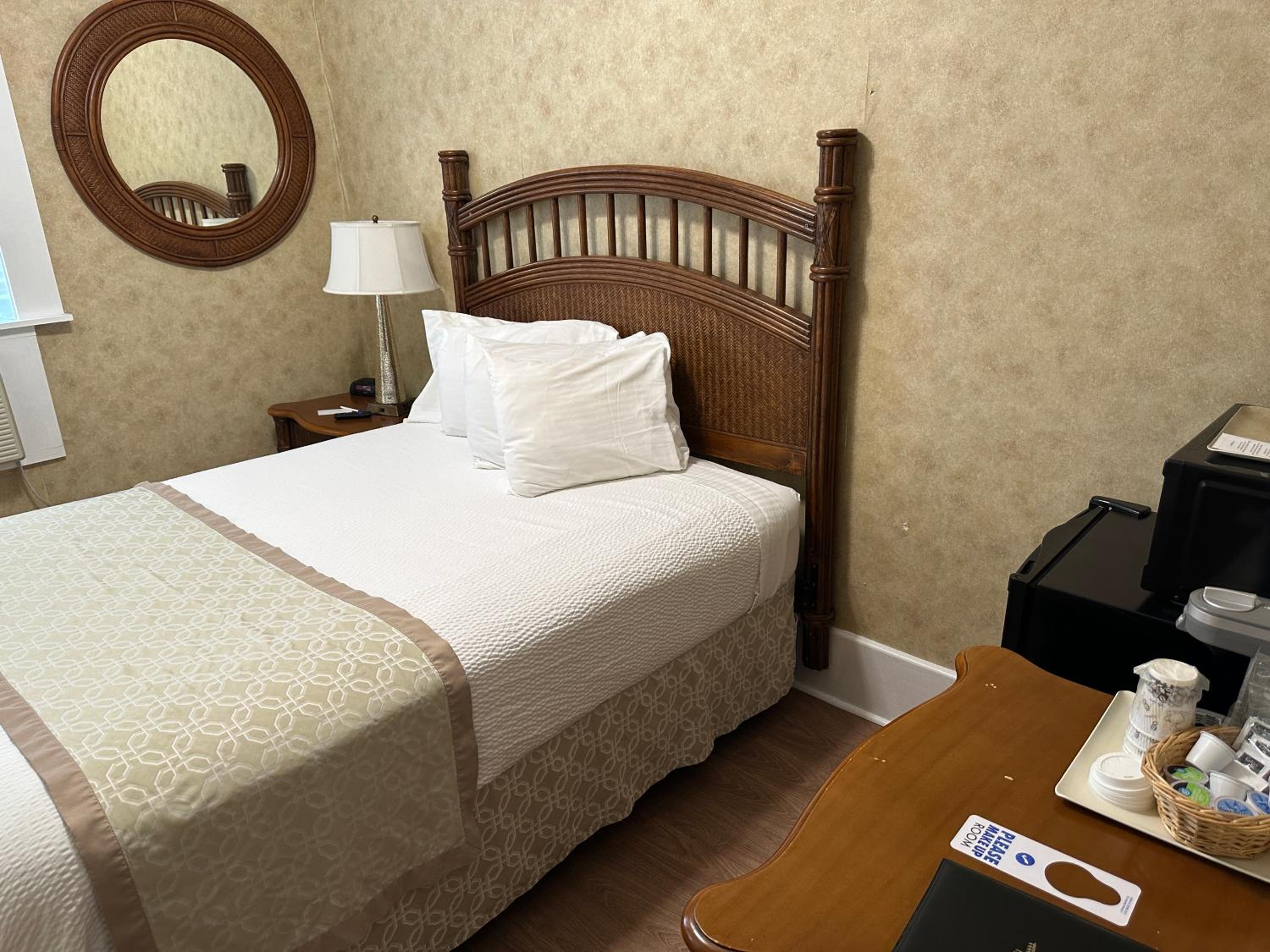 Deluxe Queen Suite