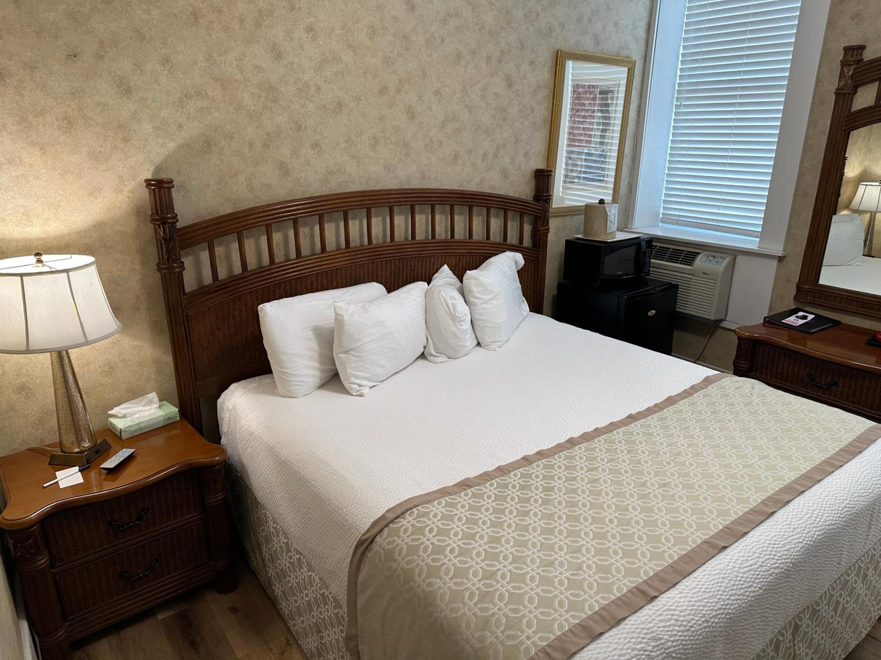 Deluxe King Suite