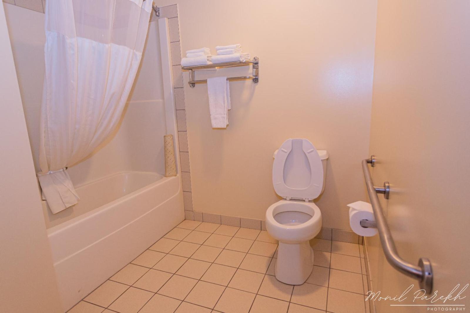Deluxe King Room - Photo 3