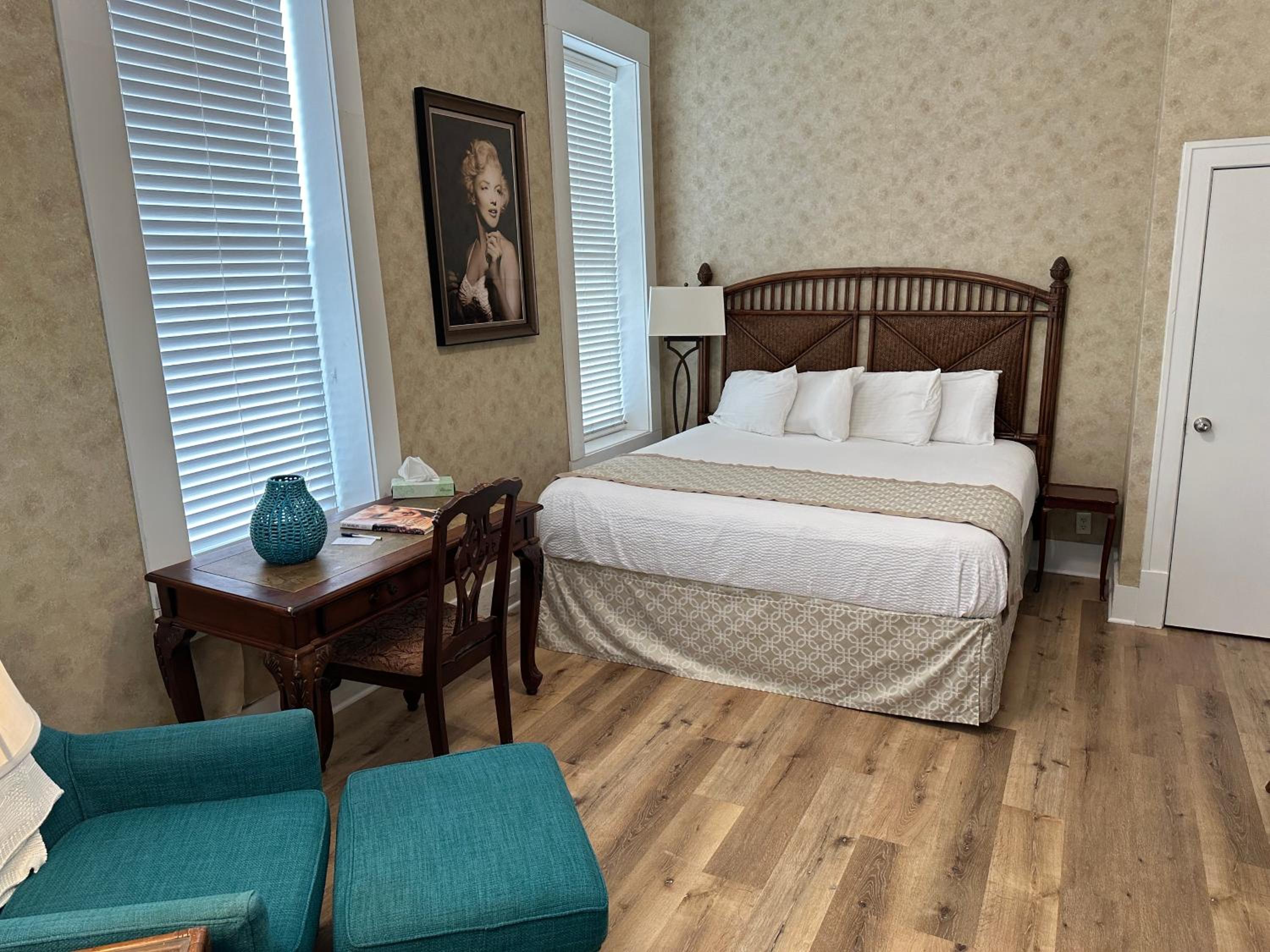 Deluxe King Suite