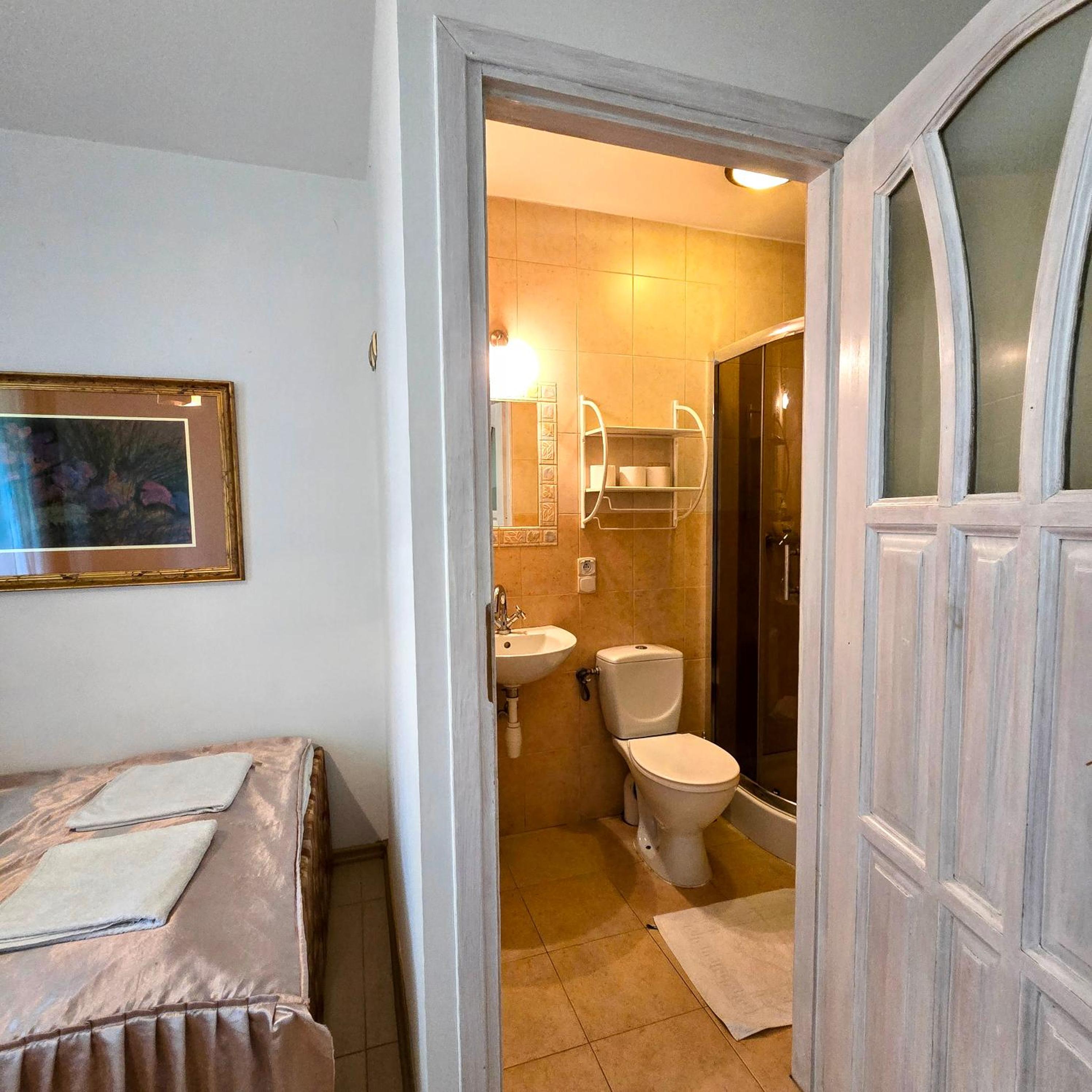 Deluxe Double Room - Photo 15
