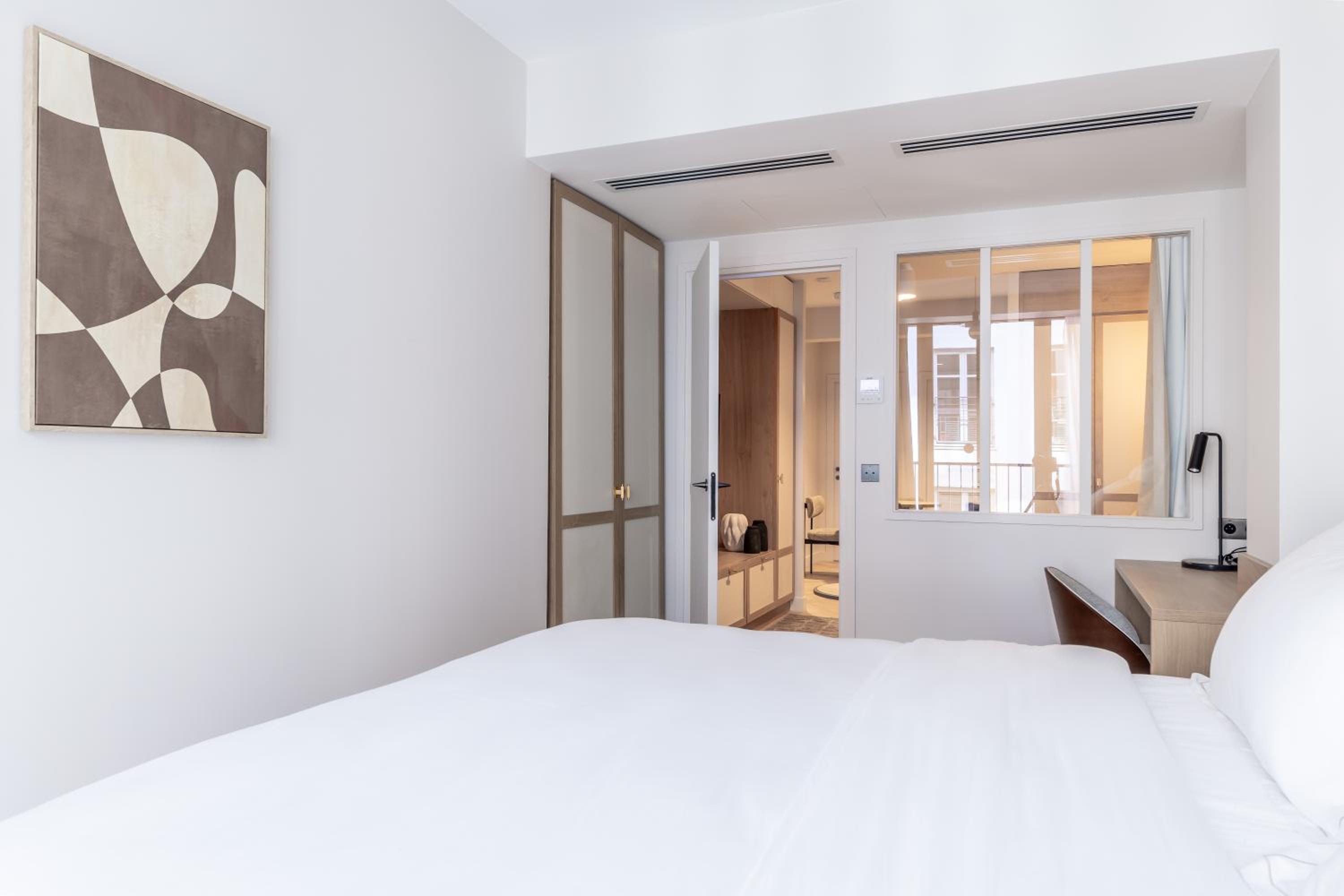 One-Bedroom Apartment with Balcony photo 2