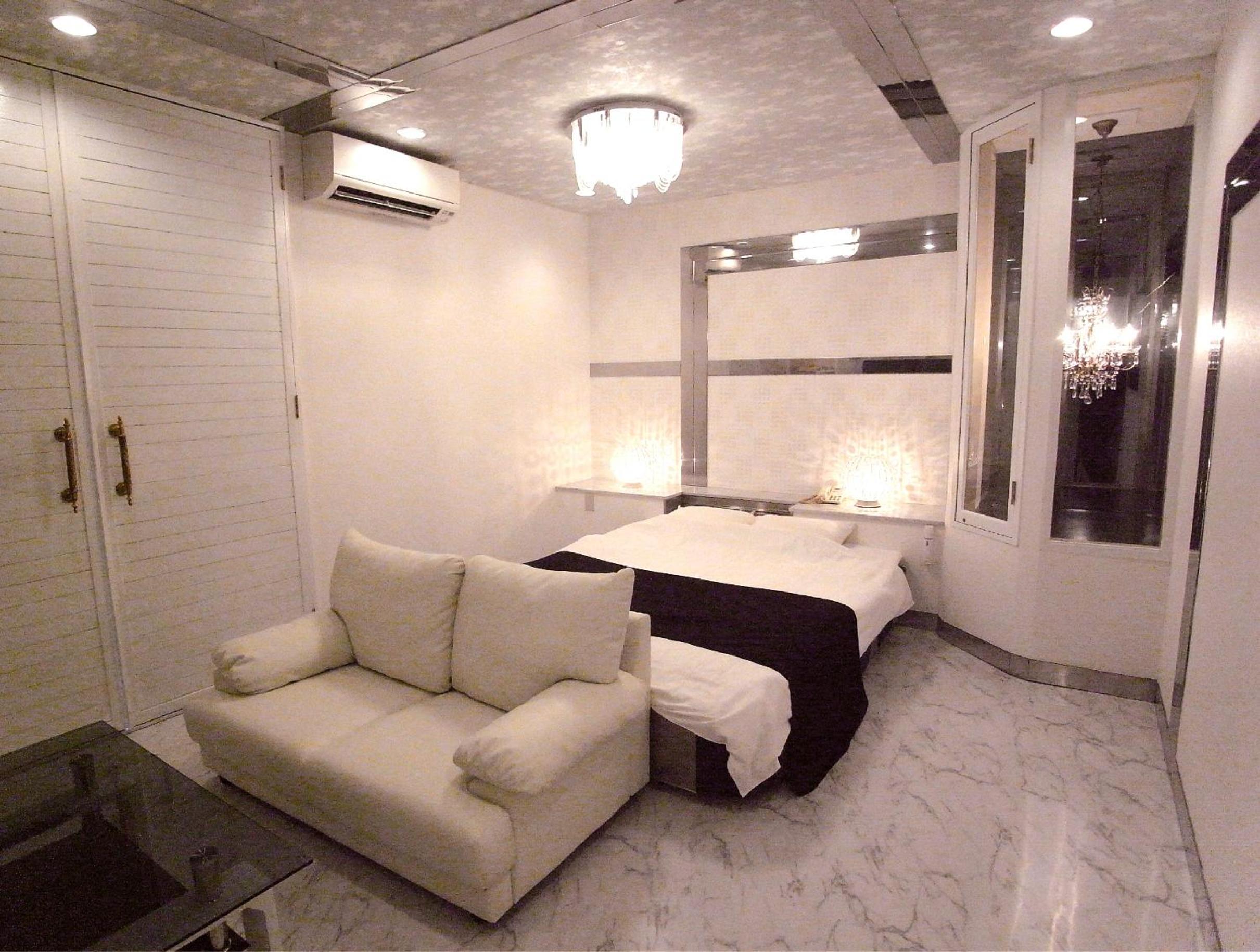 Double Room - 21:00 Check-in - Photo 7