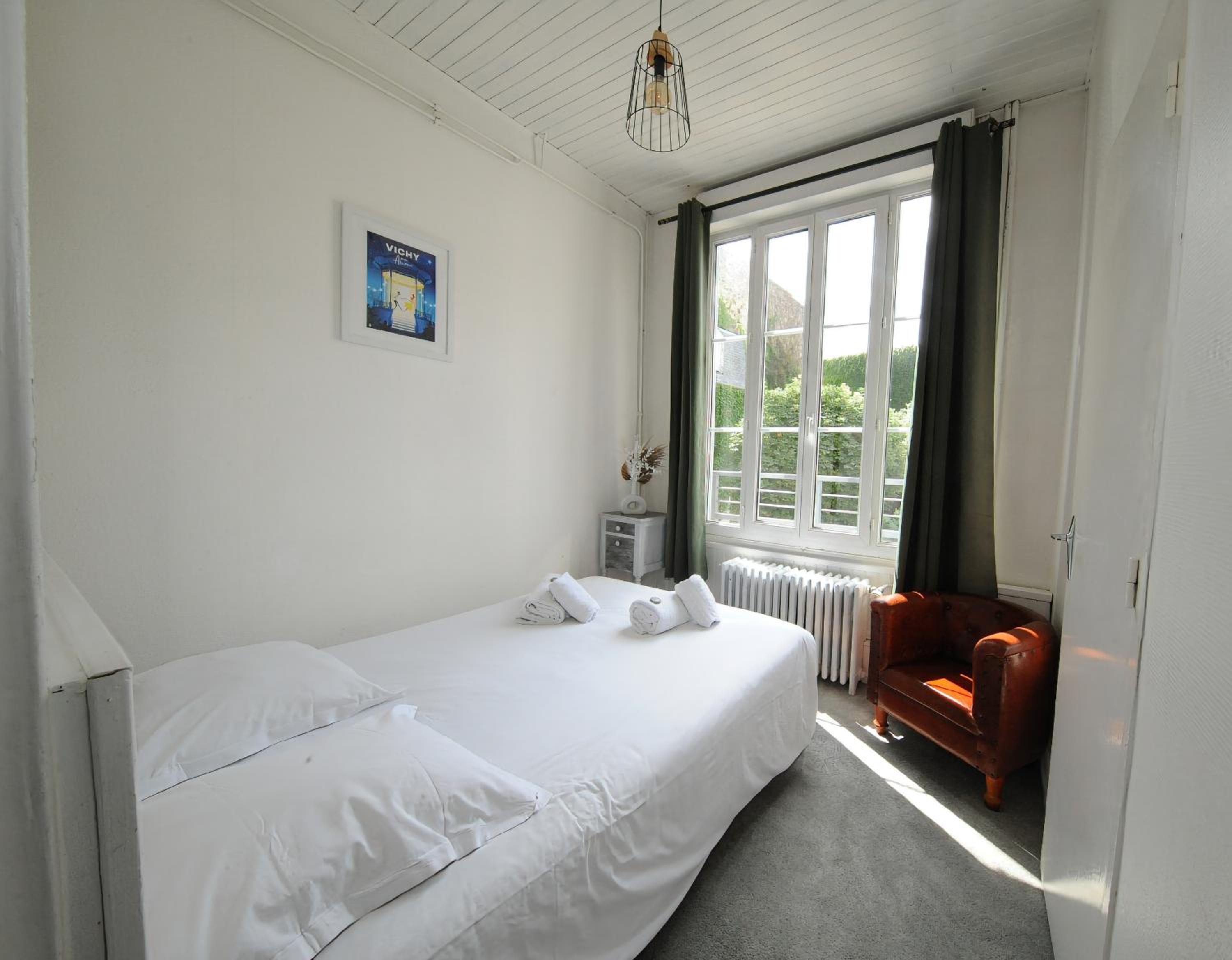 Triple Room (2 Adults + 1 Child) photo 1