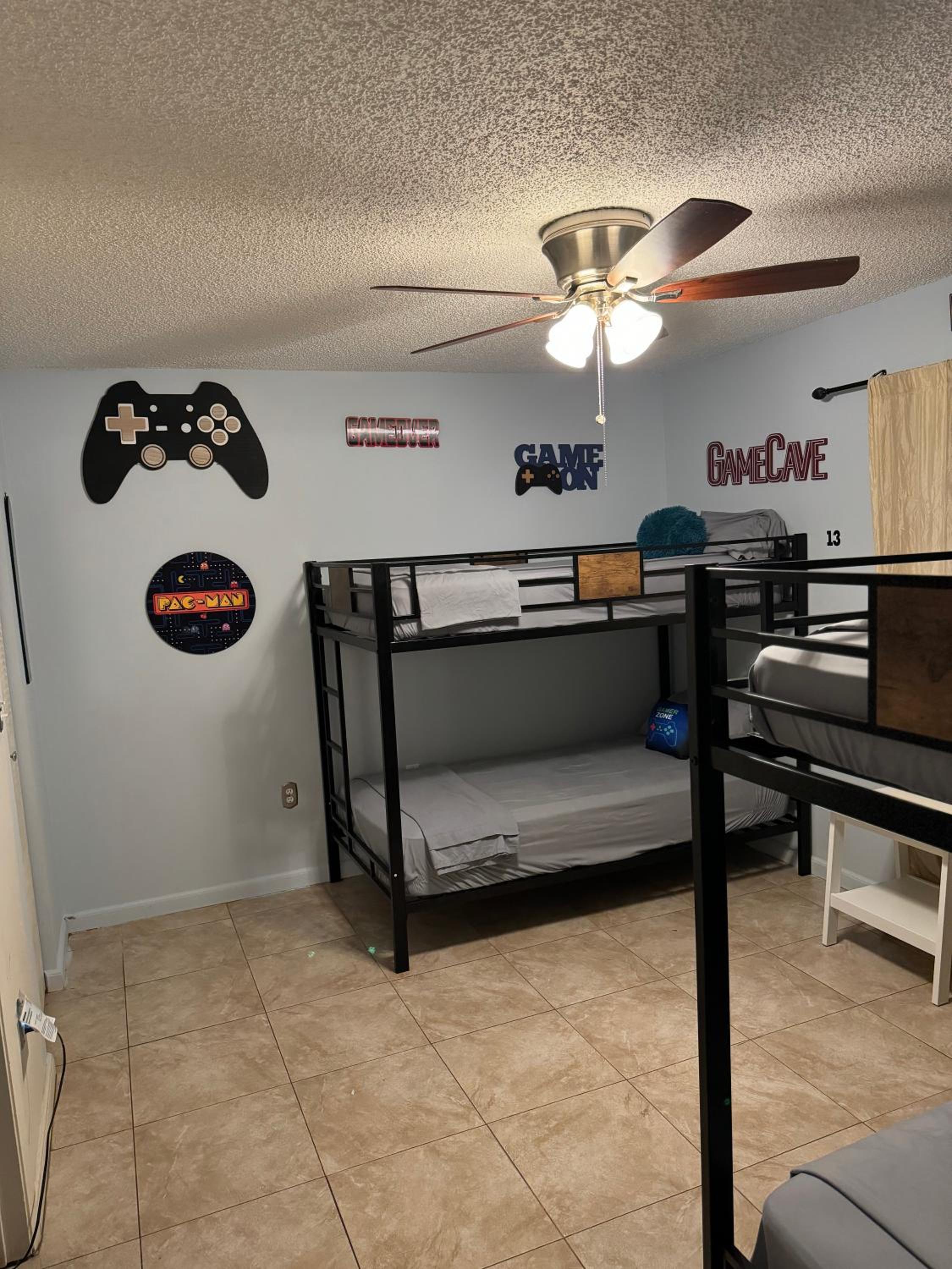 Bed in 4-Bed Mixed Dormitory Room photo 2