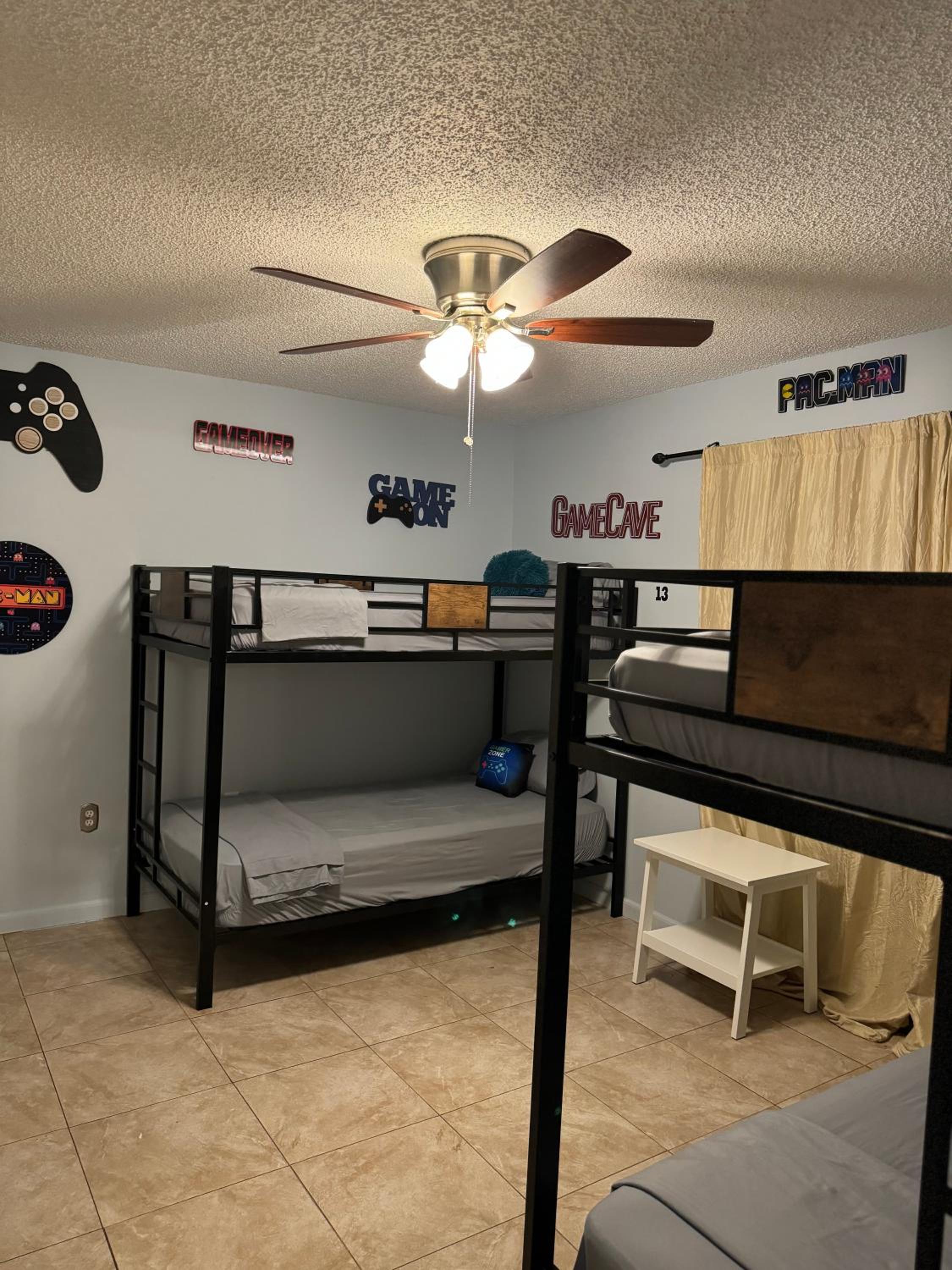Bed in 4-Bed Mixed Dormitory Room photo 1
