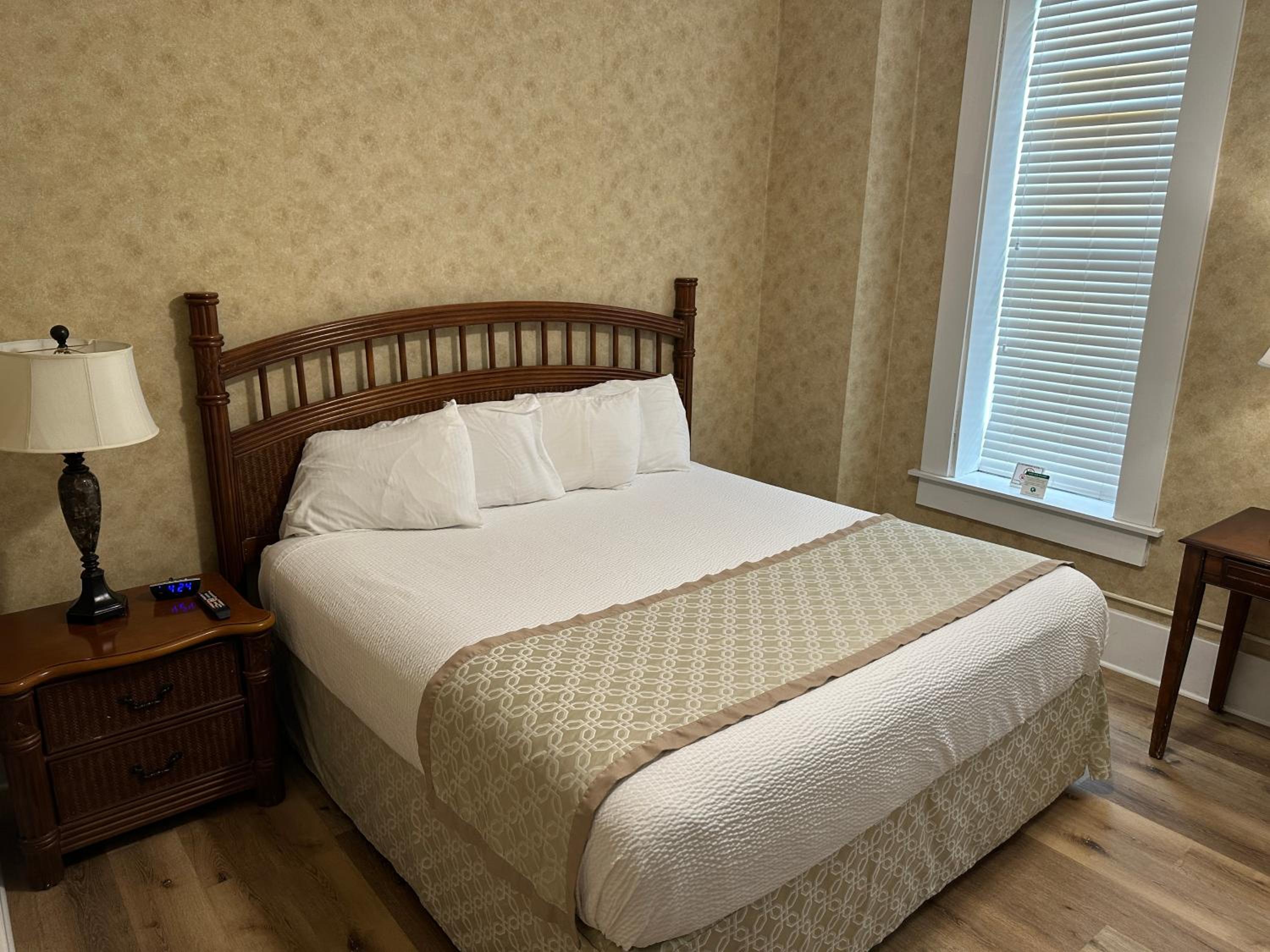 Deluxe King Suite