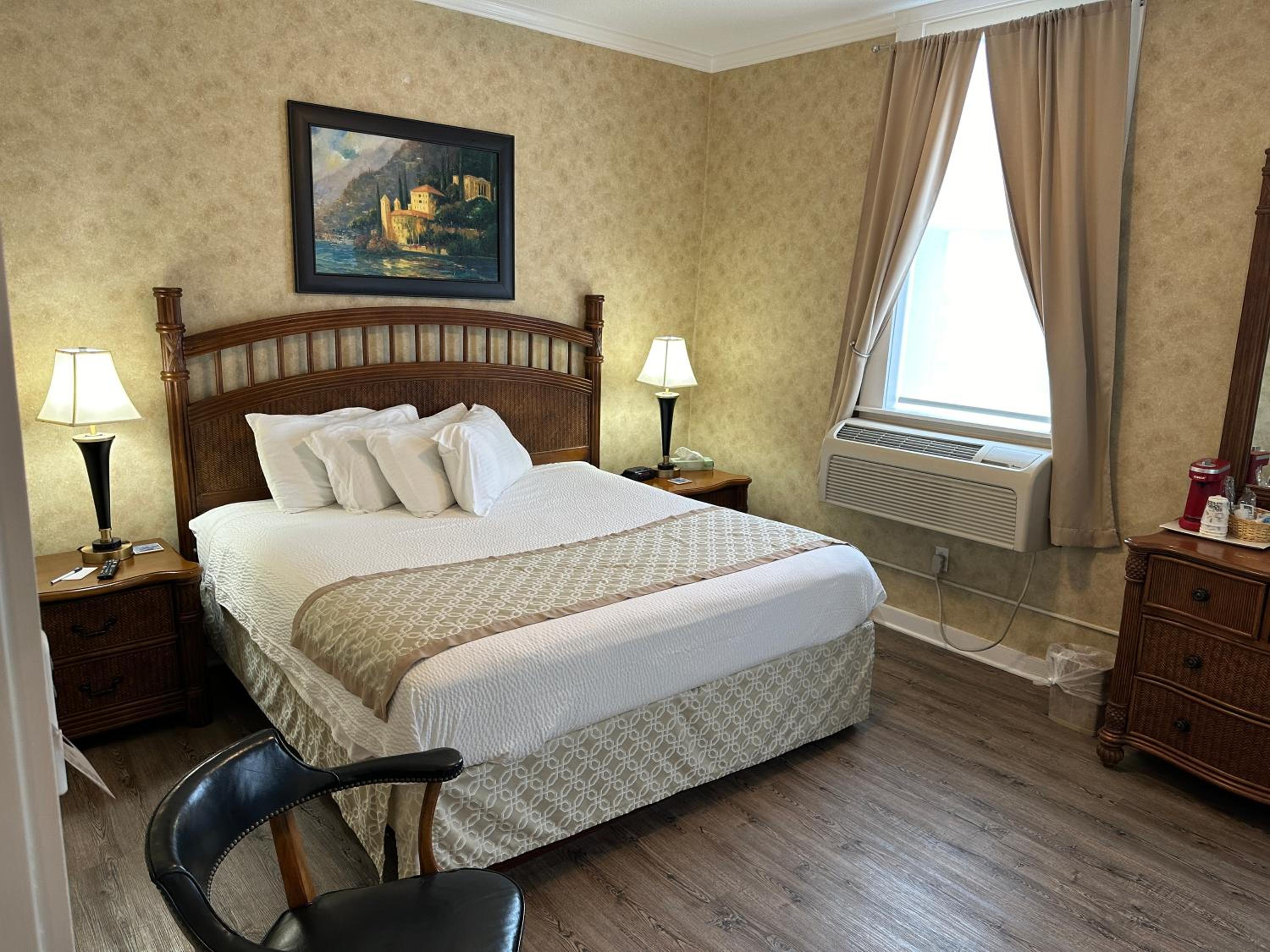 Deluxe King Suite