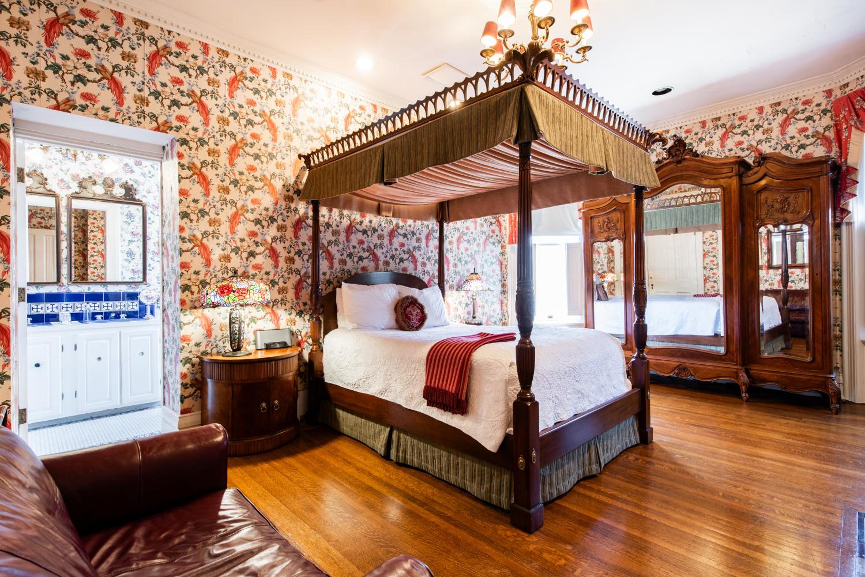 Deluxe Queen Suite