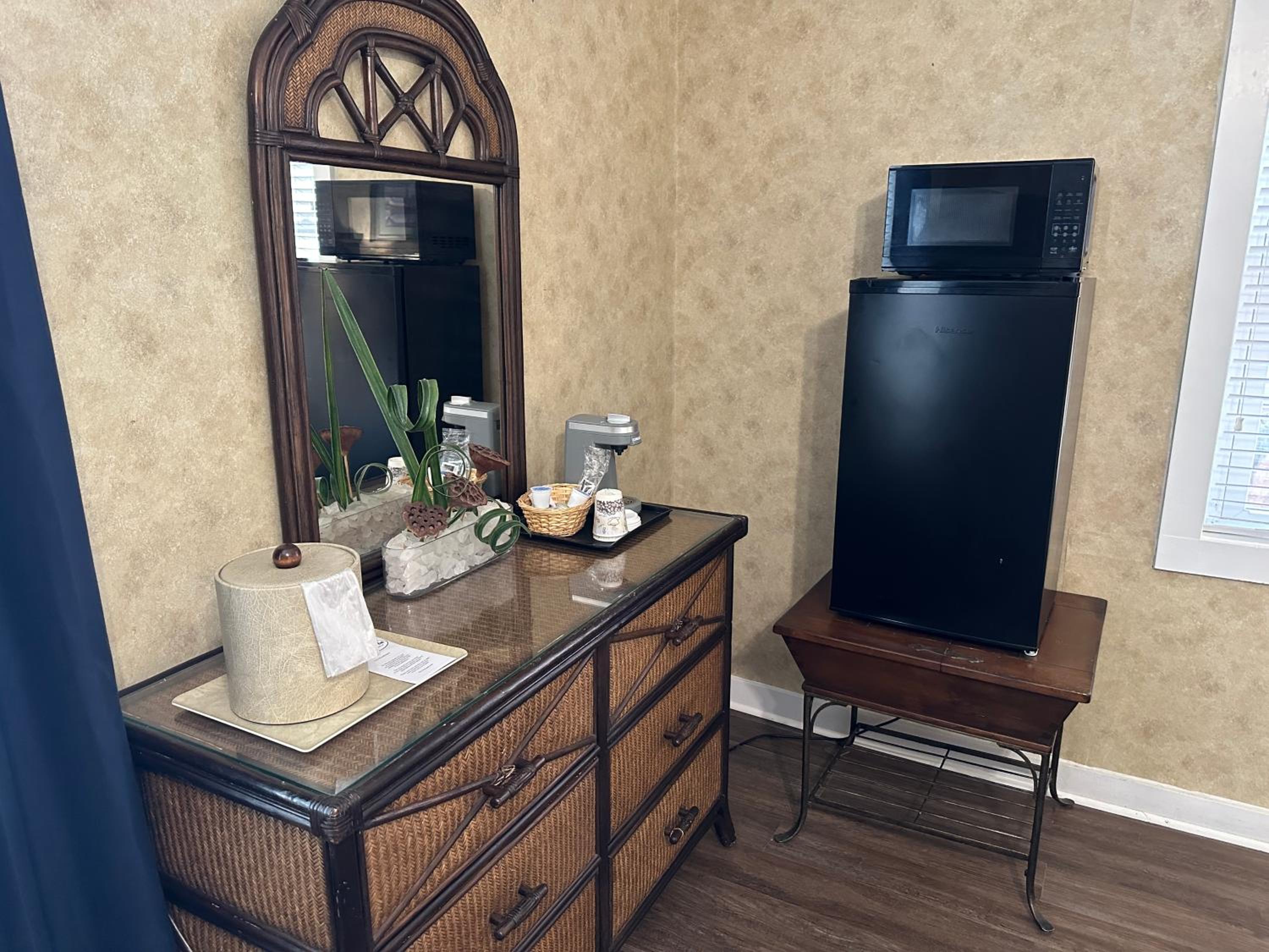 Deluxe King Suite - Photo 5