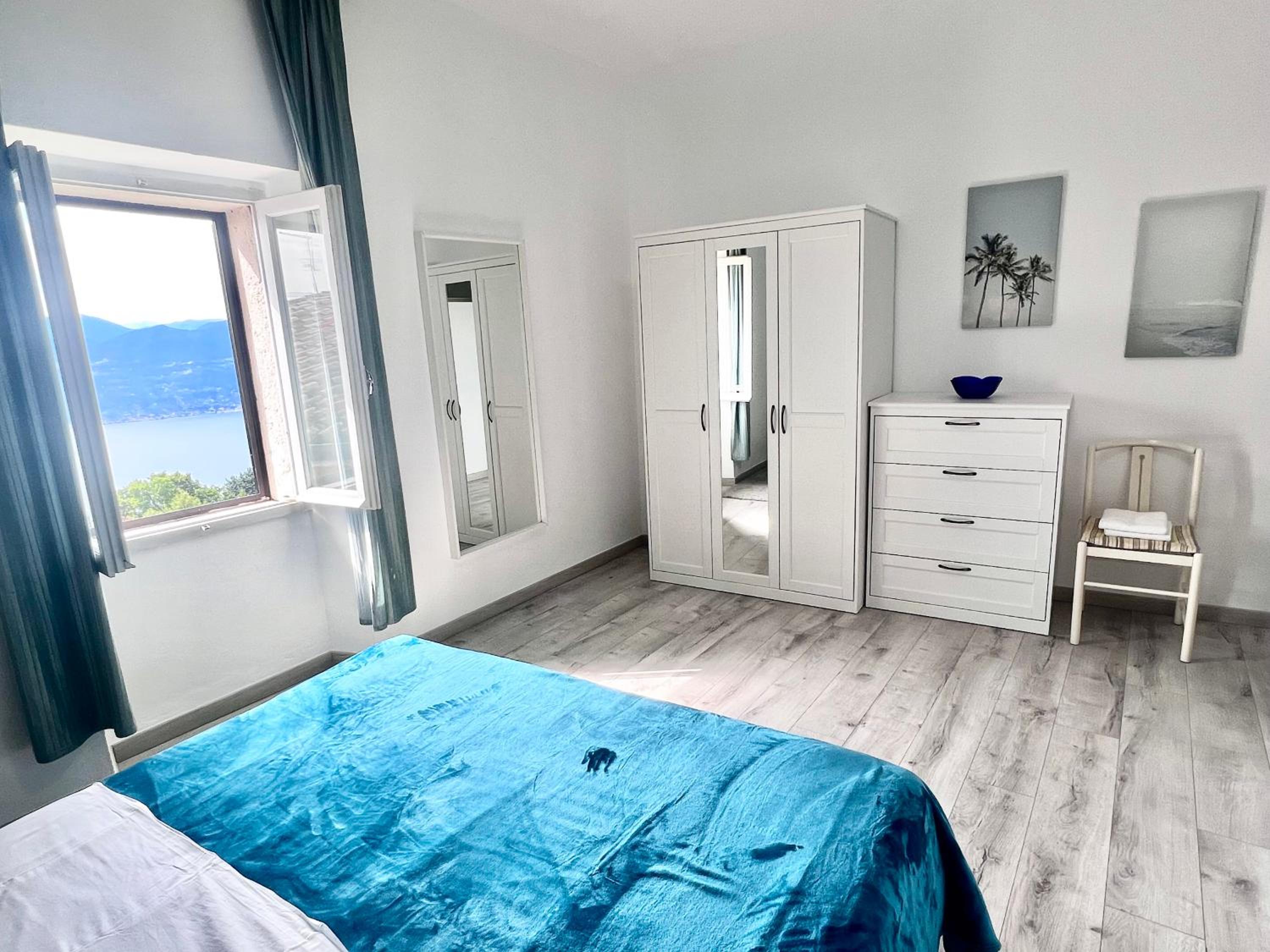 Two-Bedroom Apartment With Lake View photo 2