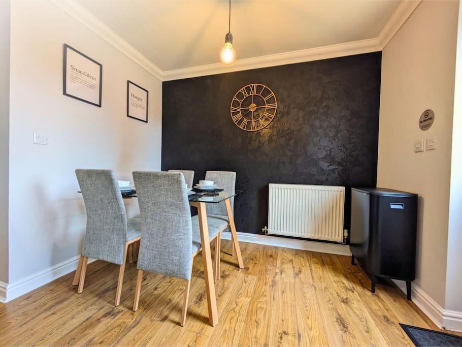 Two-Bedroom House photo 3
