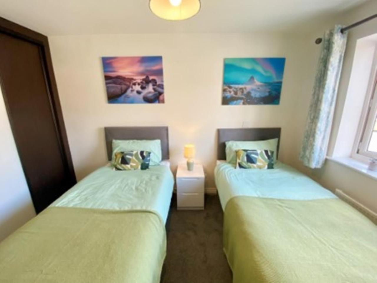 Three-Bedroom House photo 3