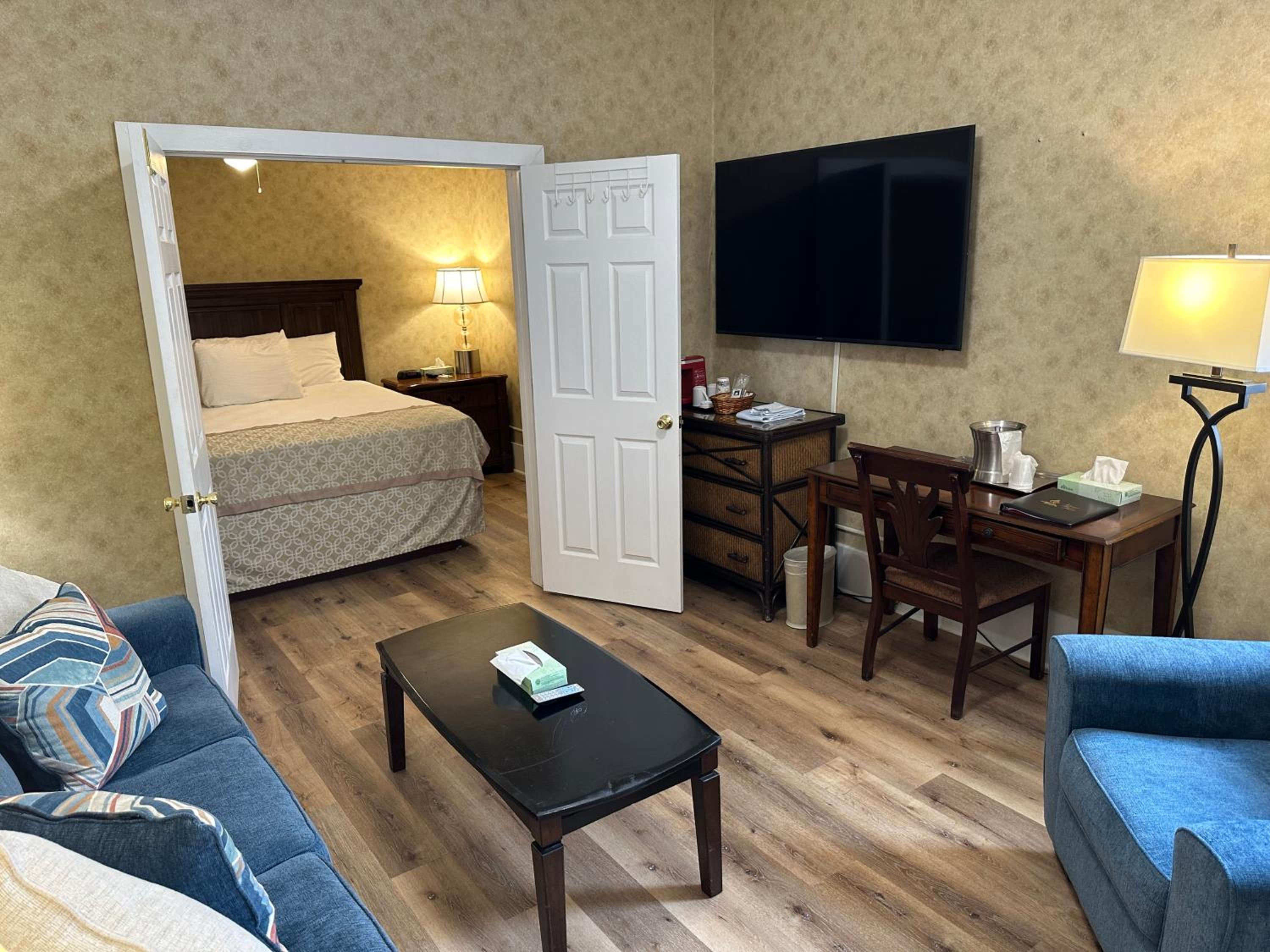 Deluxe King Suite
