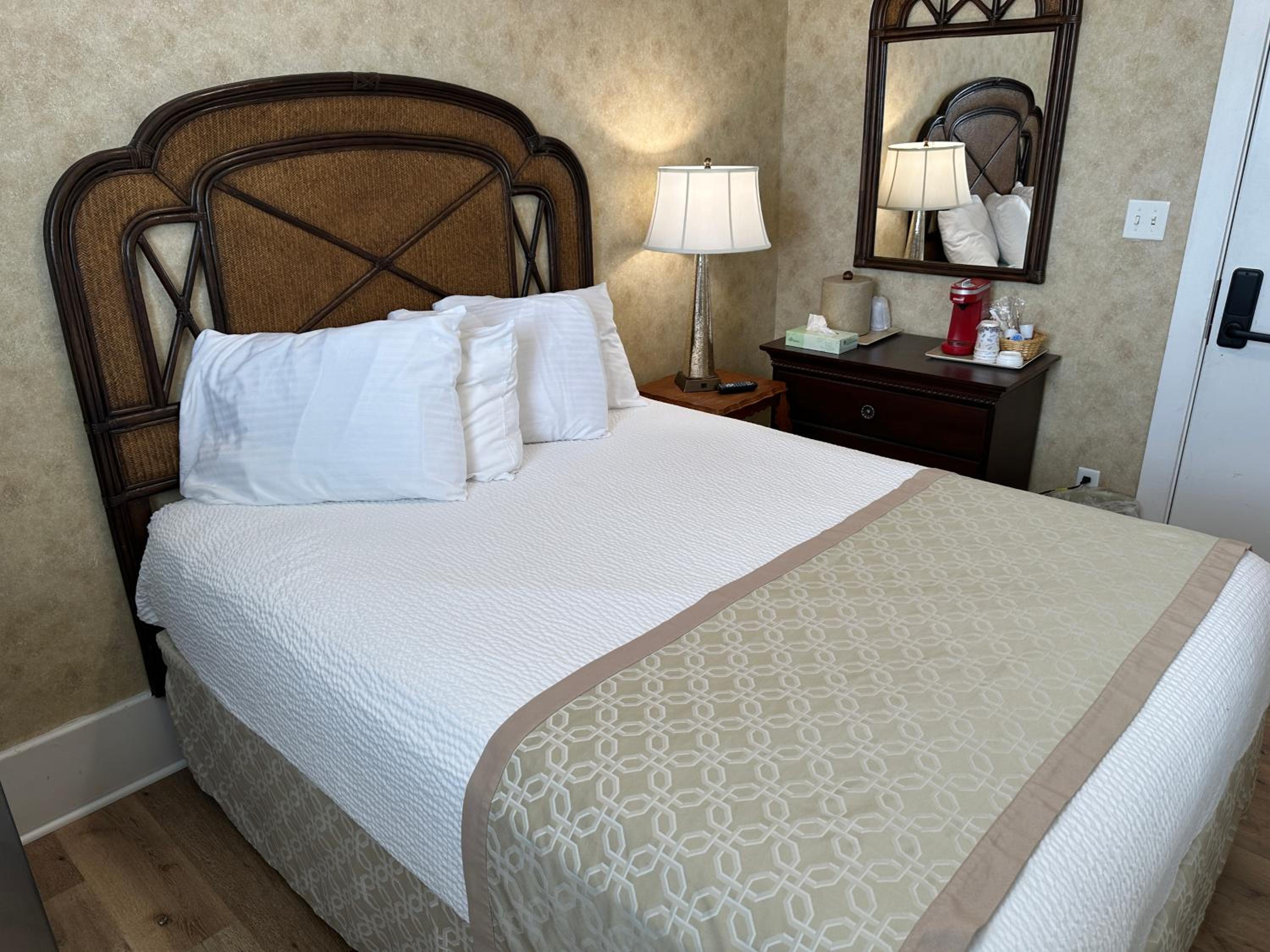 Deluxe Queen Suite