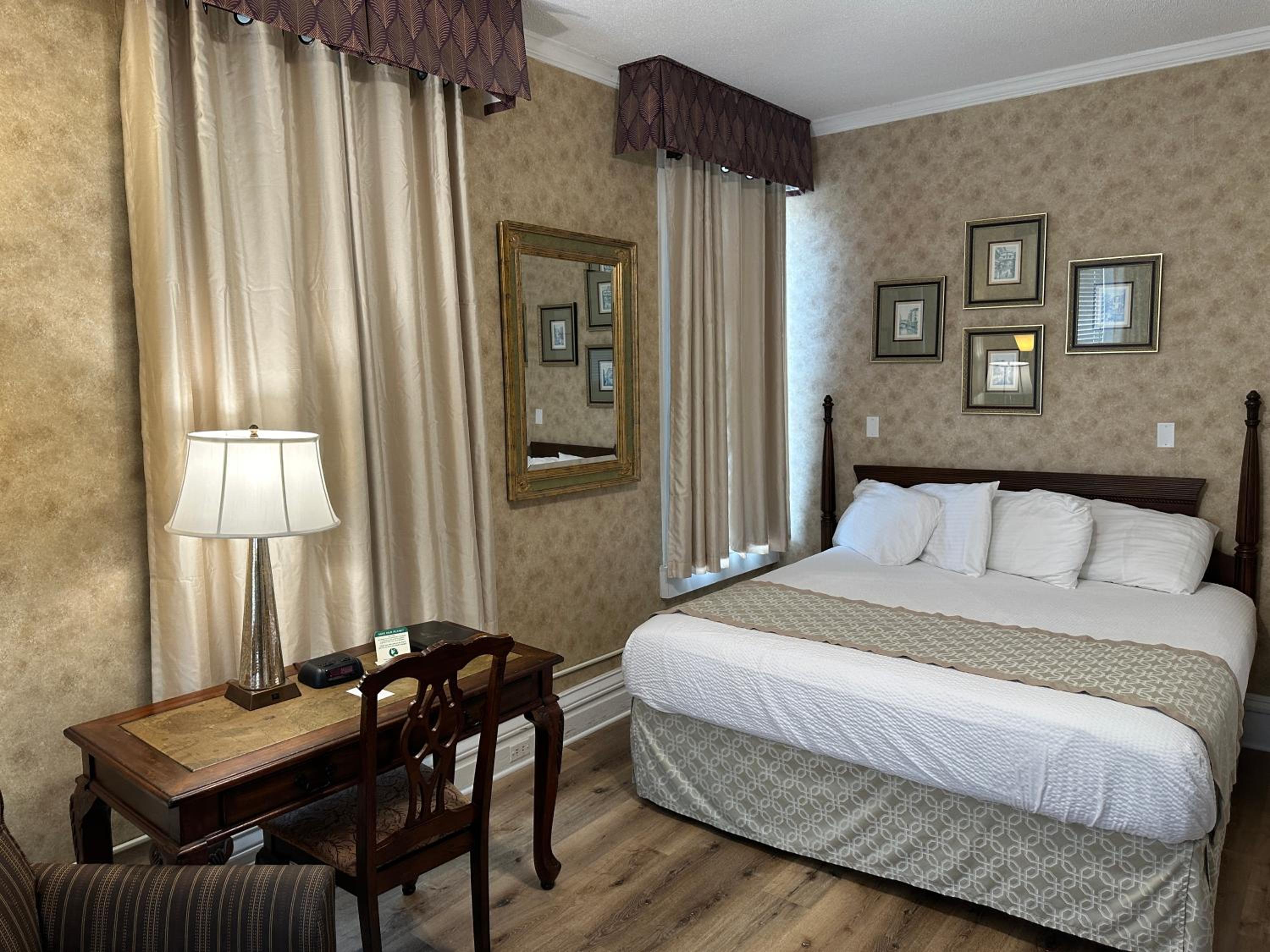 Deluxe King Suite