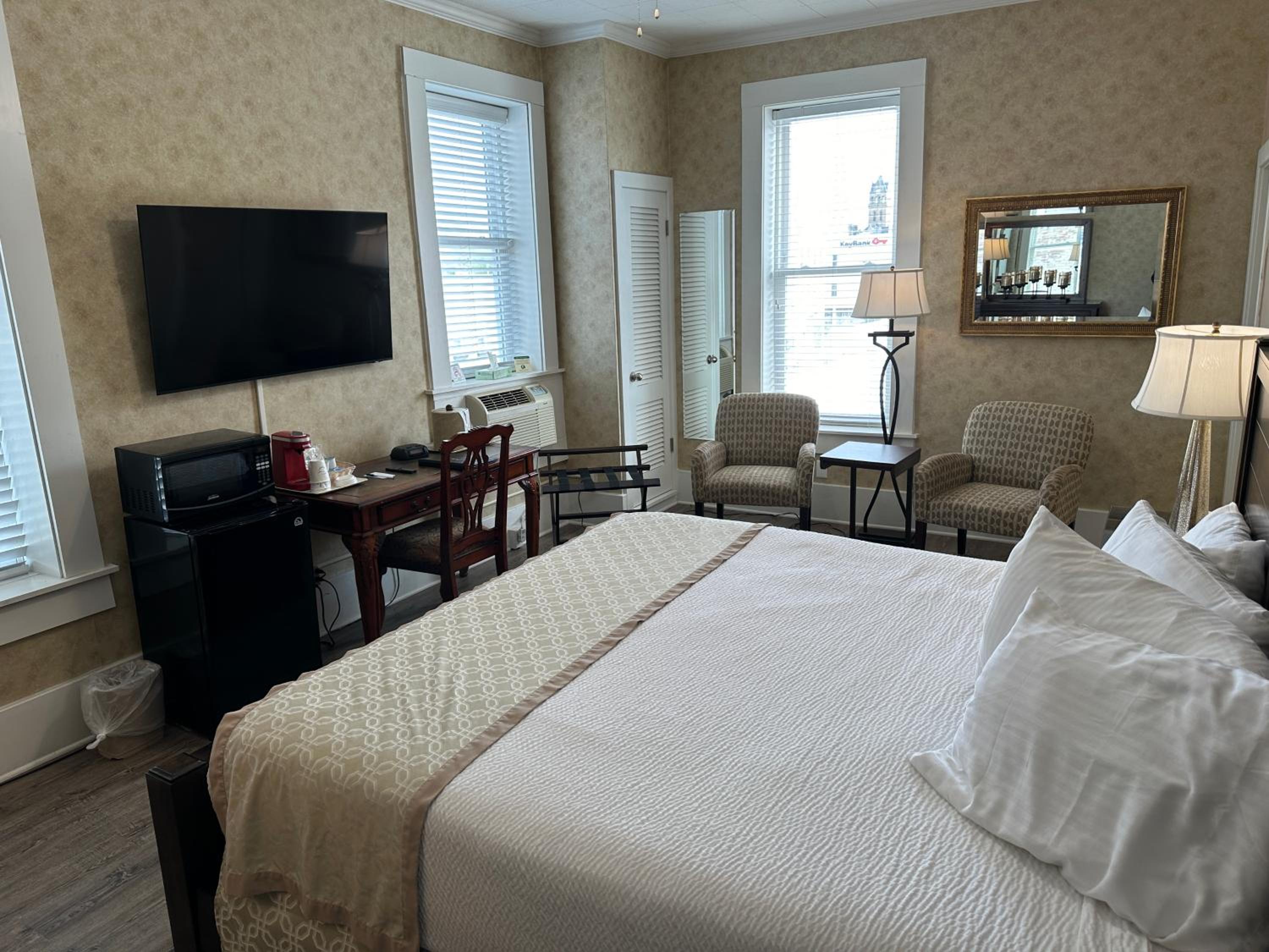 Deluxe King Suite