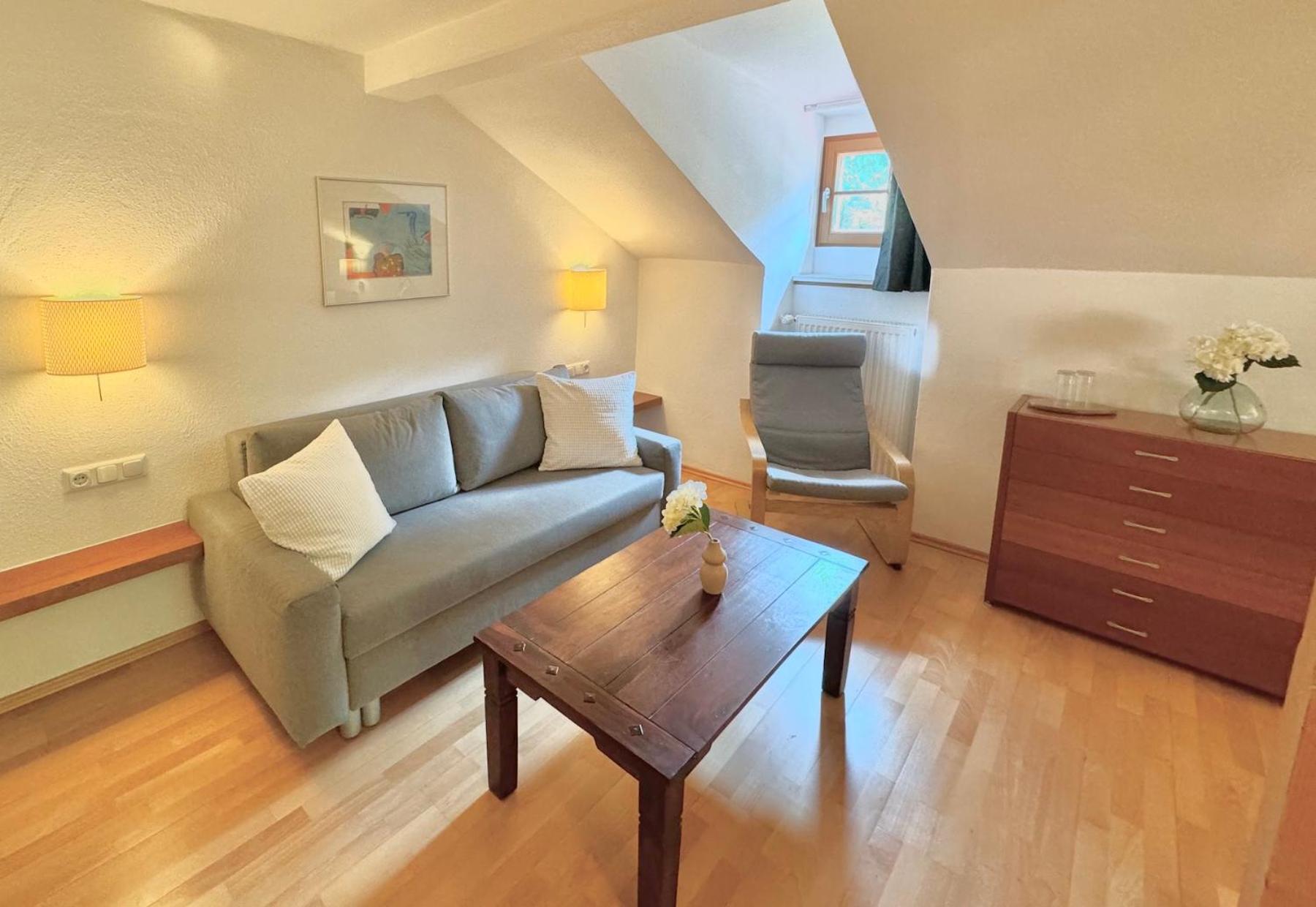 Junior Suite with Balcony - Photo 5