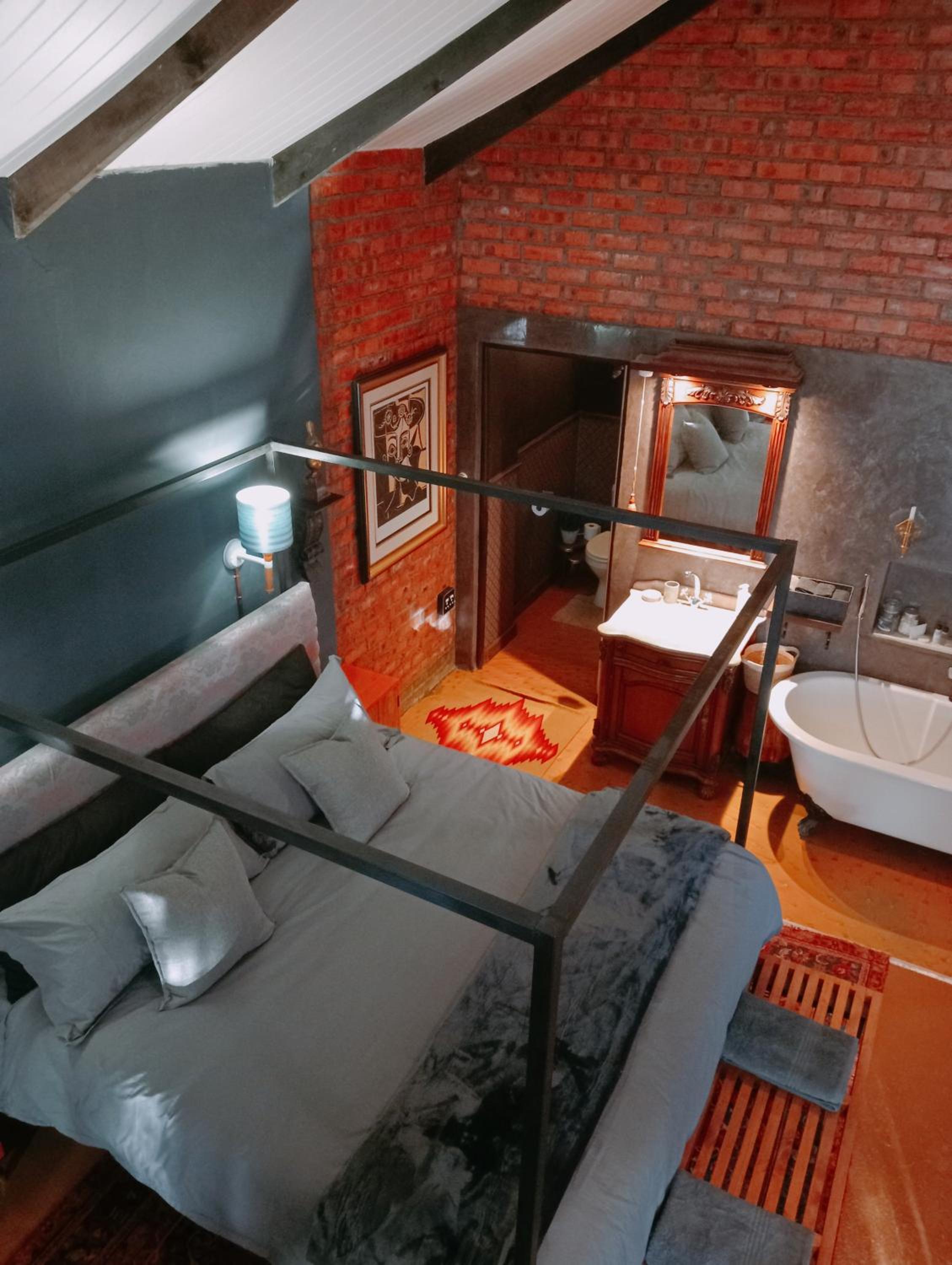 Studio with Balcony - Photo 23