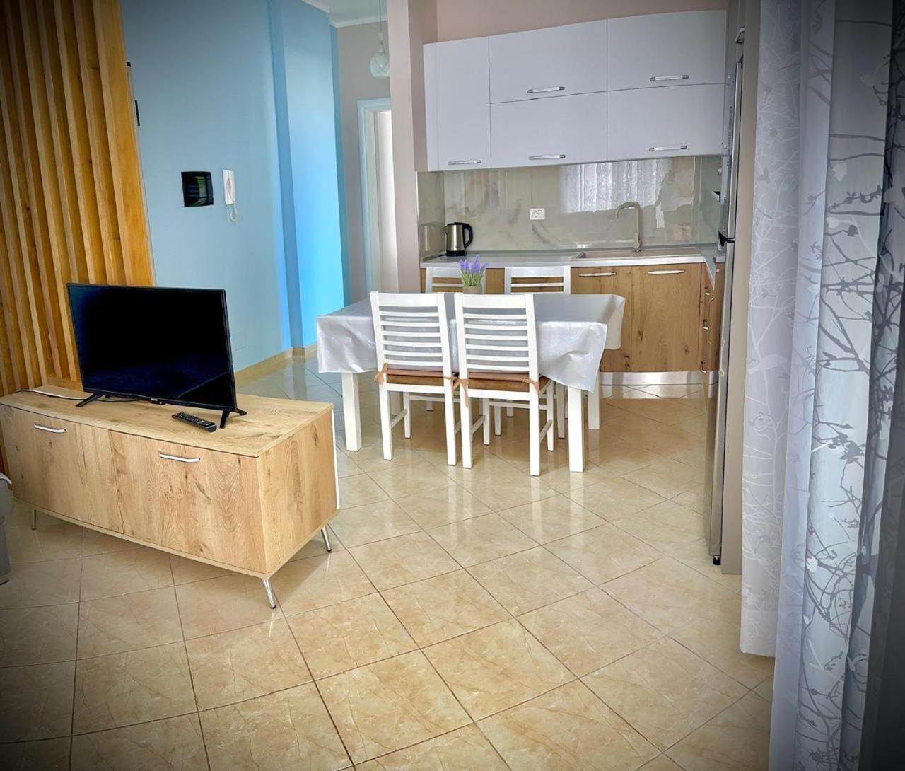 Apartment with Balcony photo 2