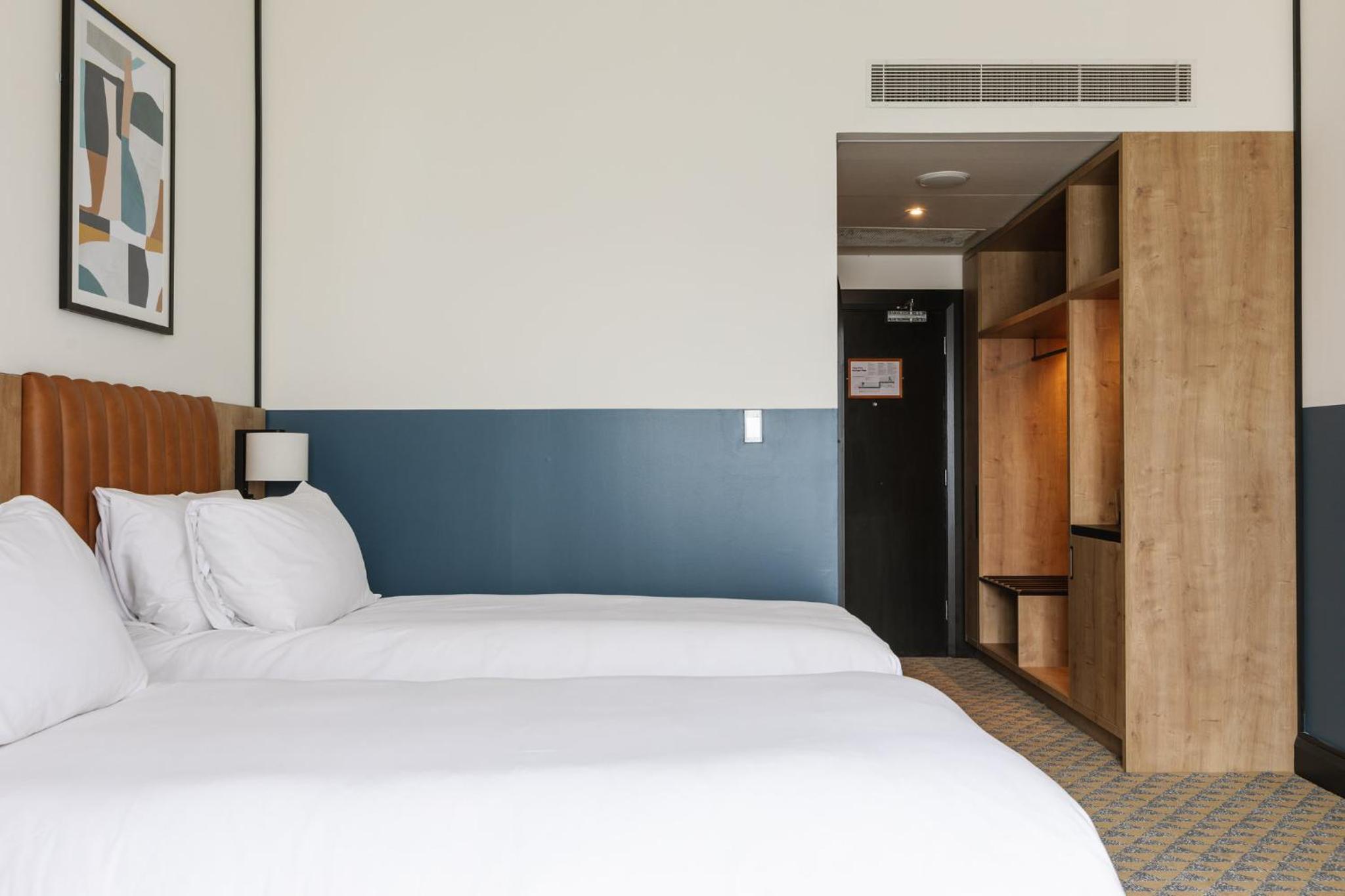 Premium Twin Room - Photo 15