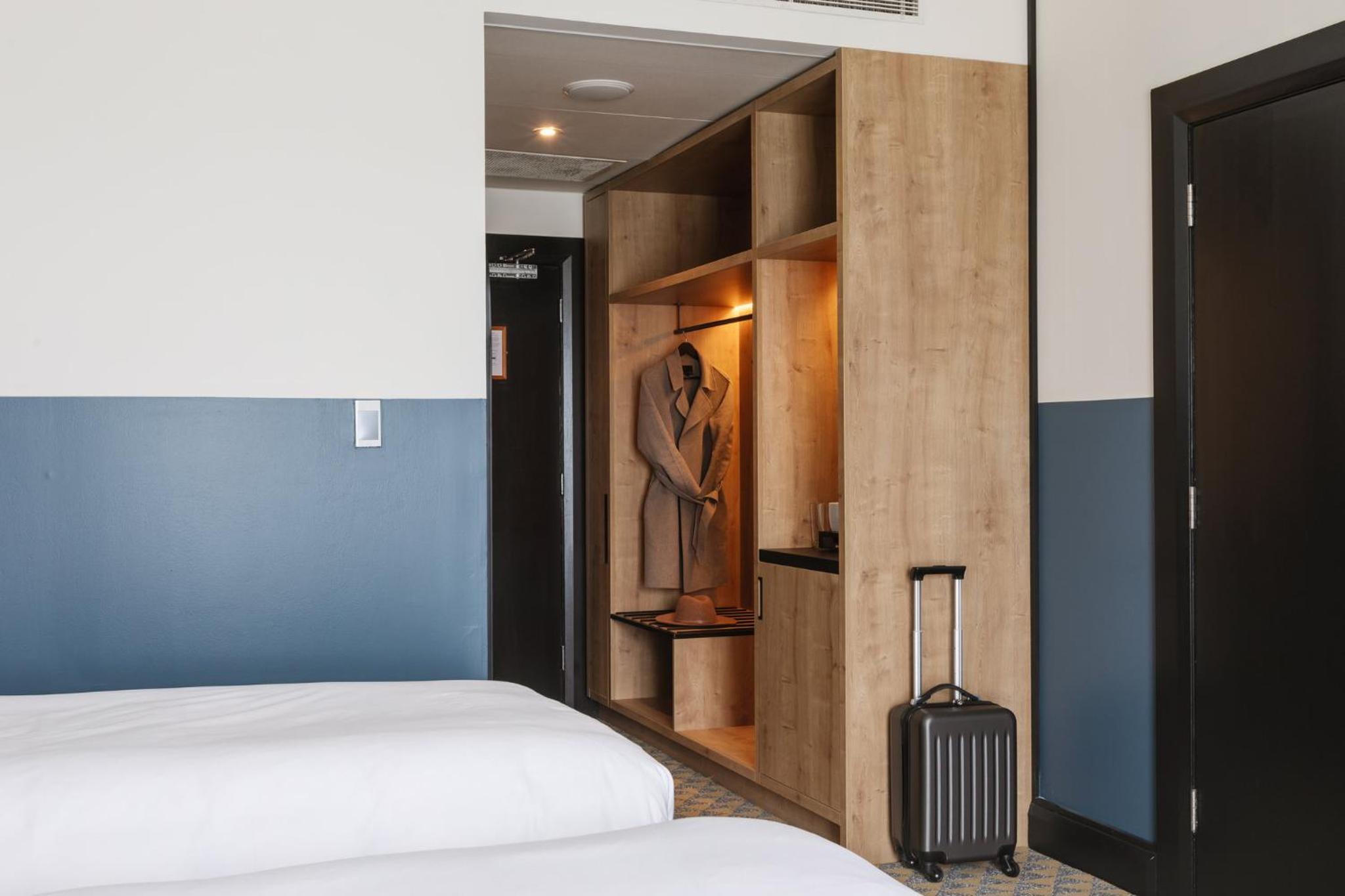 Premium Twin Room - Photo 7