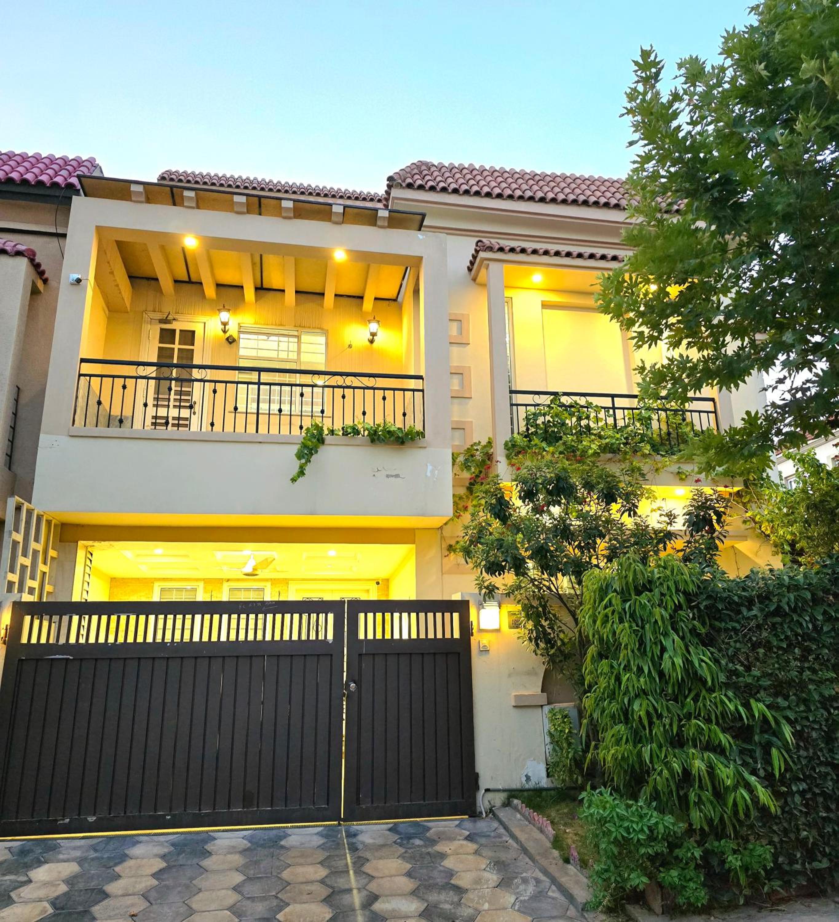 Three-Bedroom House photo 2