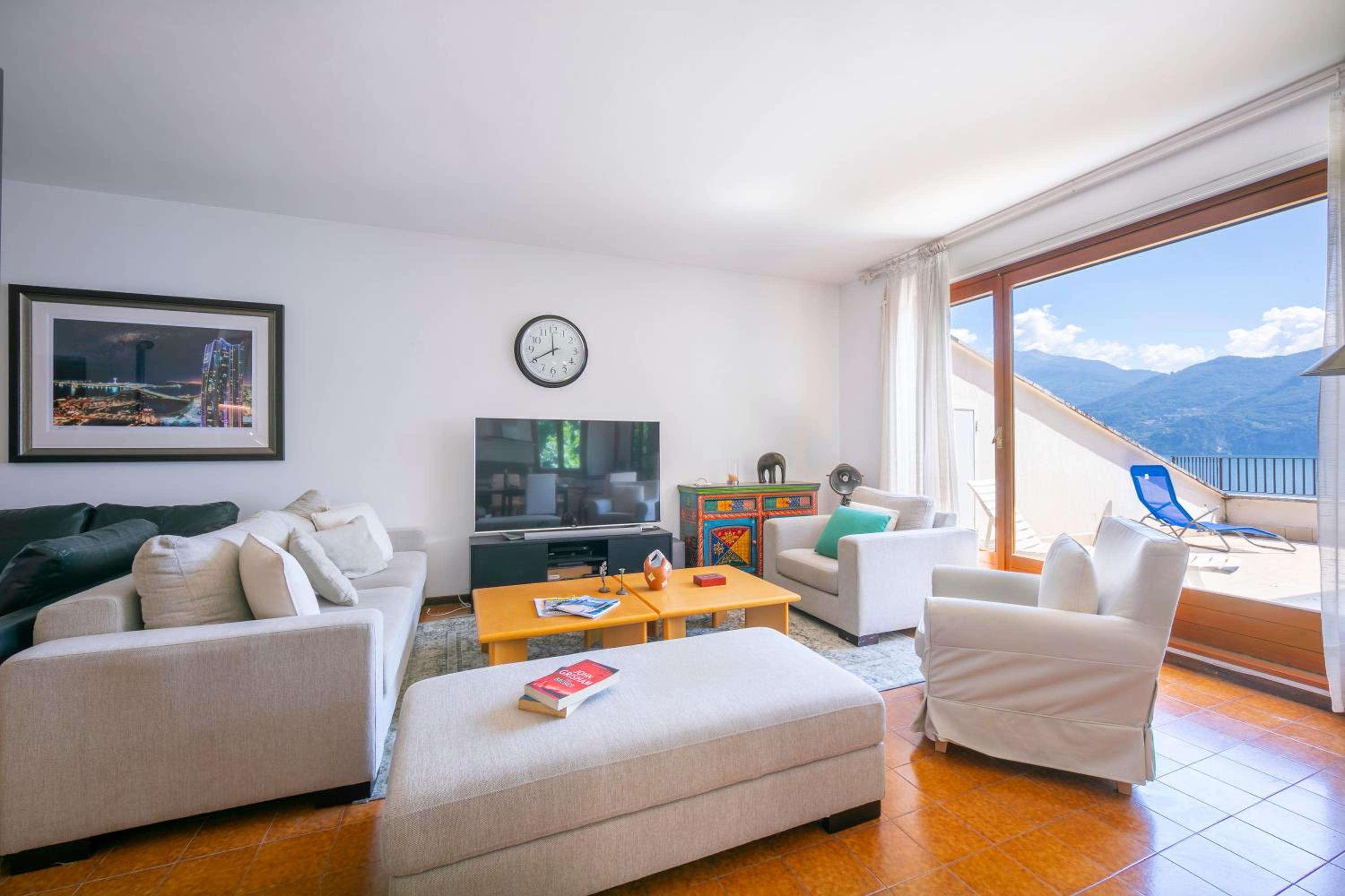 Apartment with Lake View