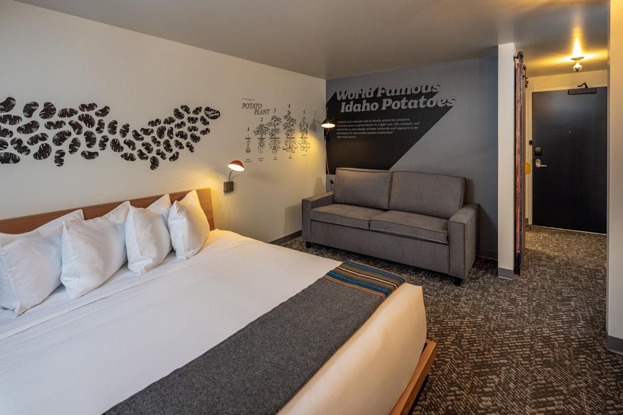 Standard King Room photo 2