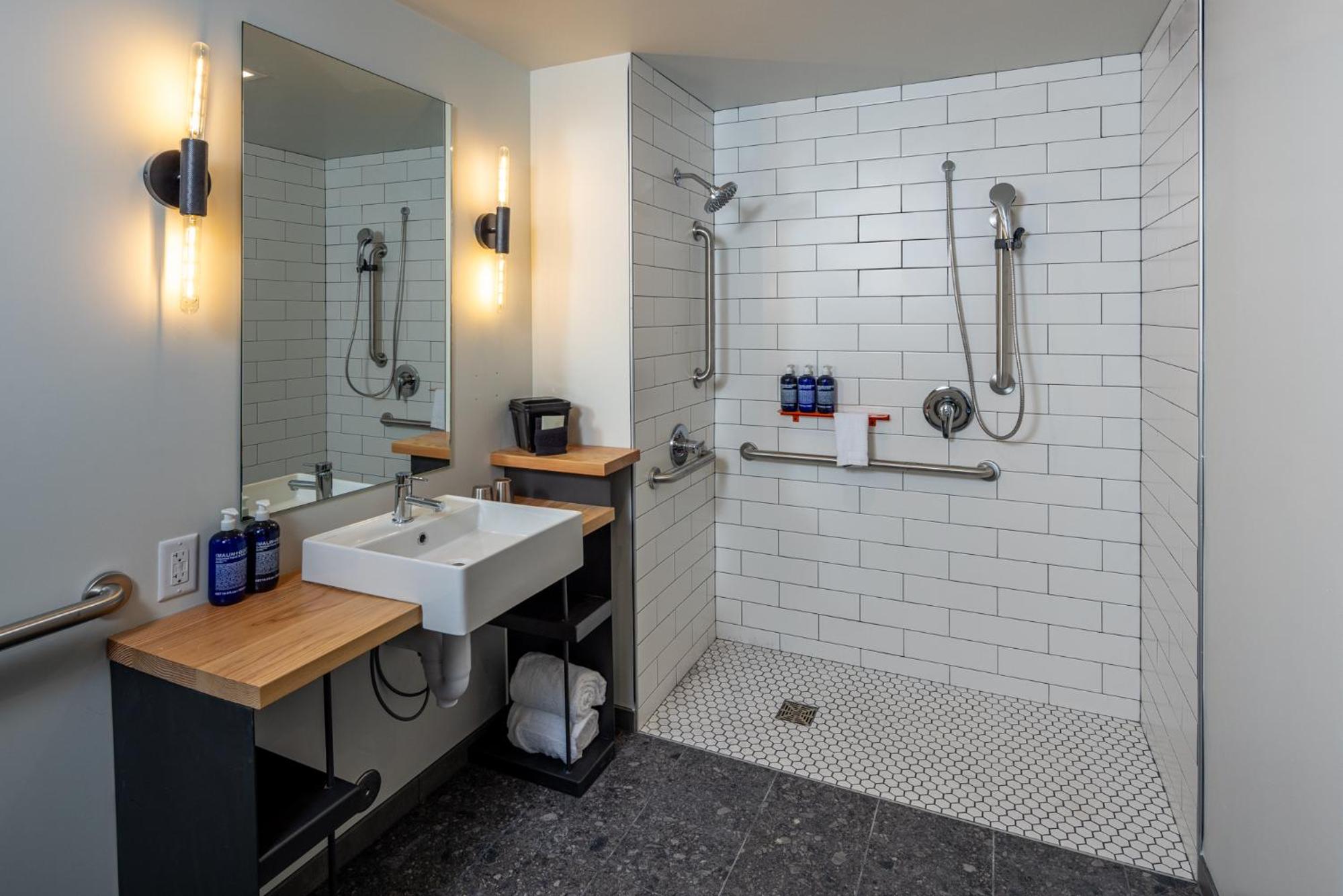 Single Room - Disability Access photo 3