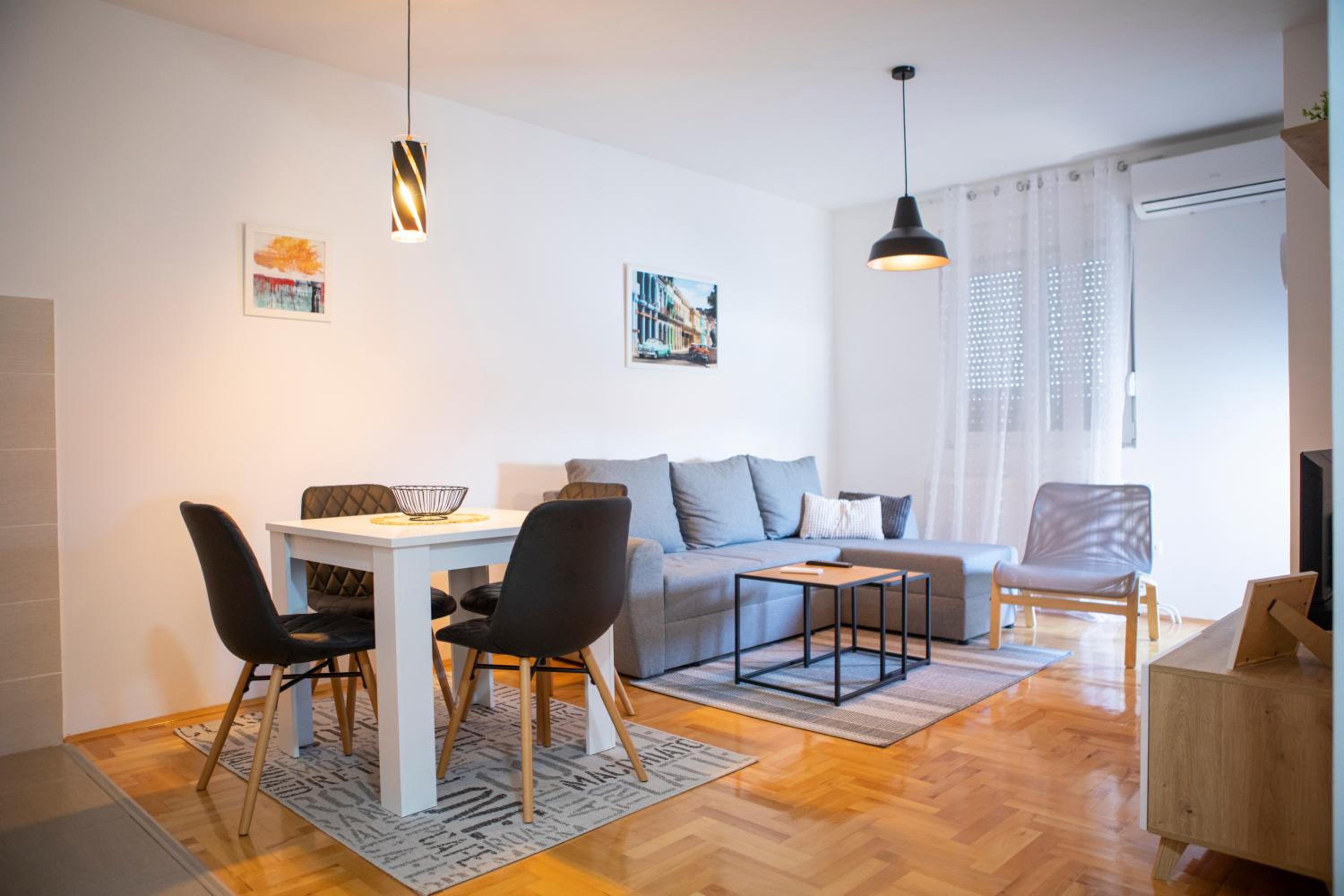 One-Bedroom Apartment with Balcony and City View photo 3