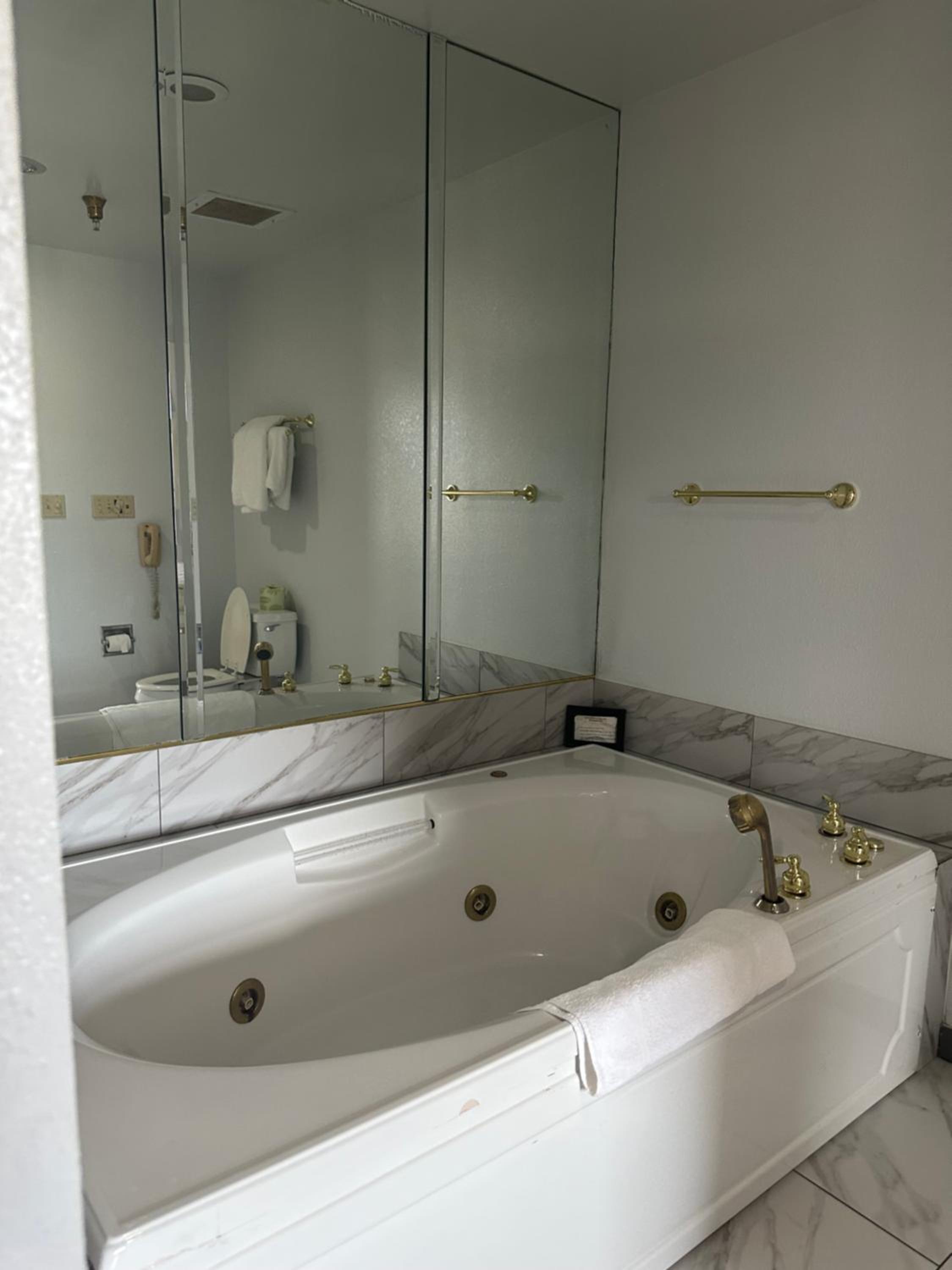 King Suite - Photo 3