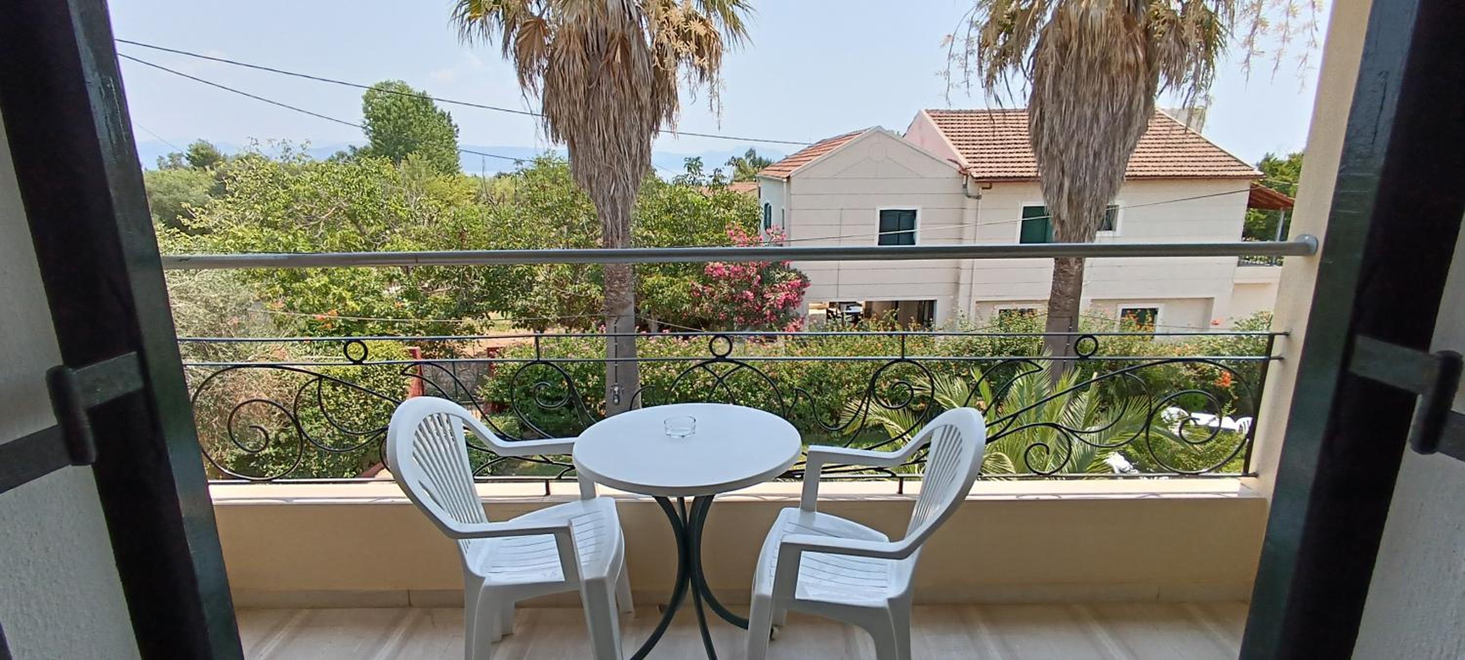 Superior Double or Twin Room with Garden View photo 3